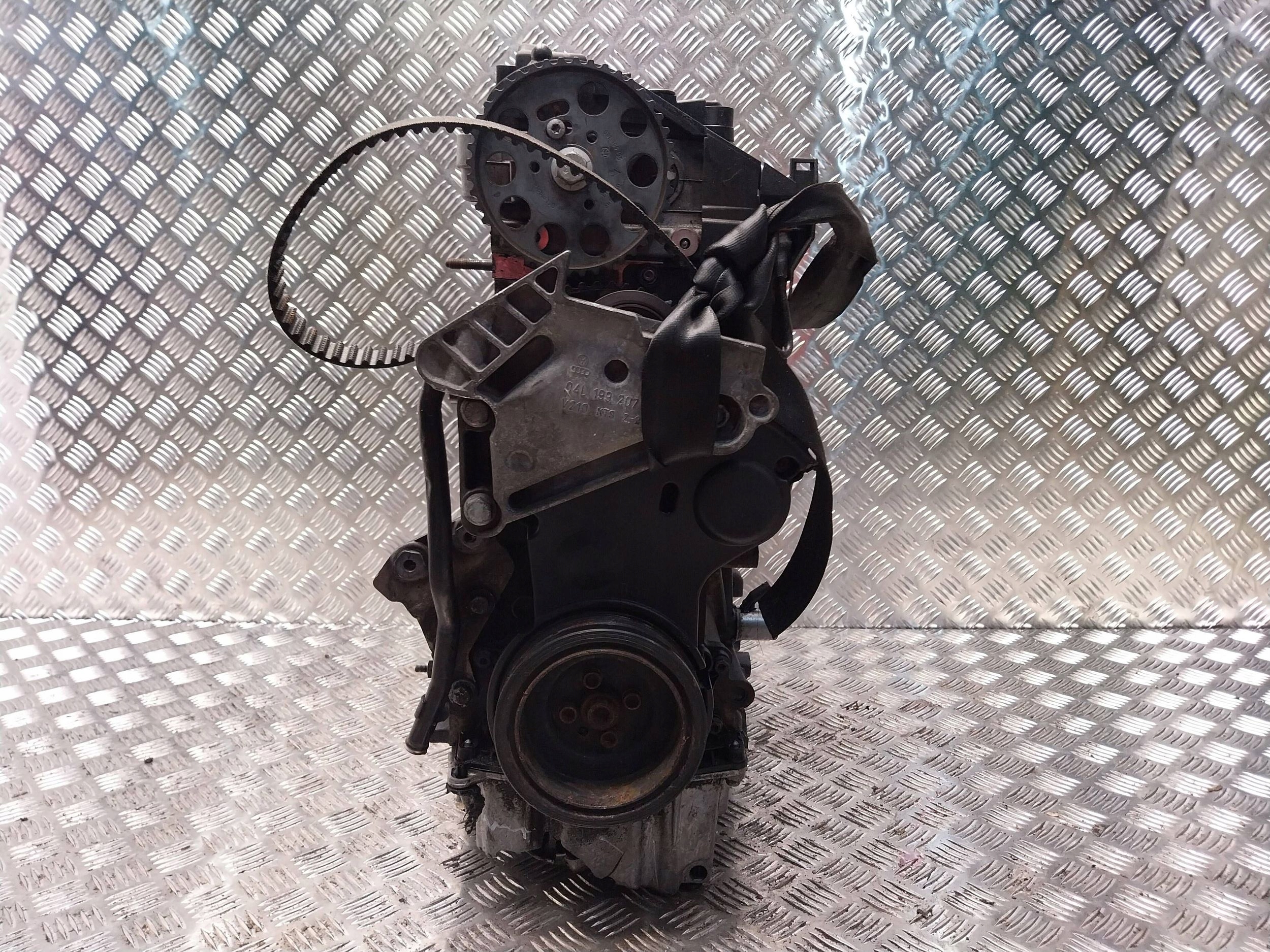 engine CLH CLHA SEAT LEON III A3 8V GOLF VII OCTAVIA III 1.6TDI unprotected pillar
