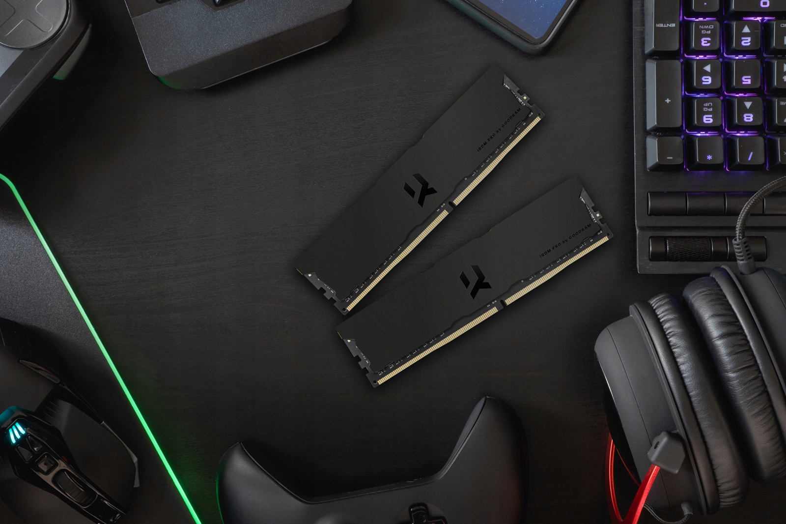 Pamięć RAM GOODRAM IRDM 2x8GB KIT 3600MHz CL18 czarny Pojemność całkowita 16 GB