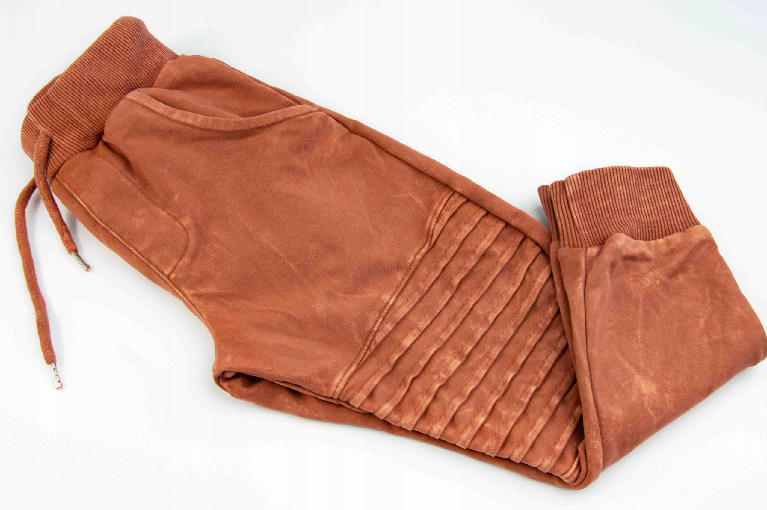 JOGGERY DEKATYZOWANE spodnie dresowe chłopiec 134 Stan opakowania oryginalne