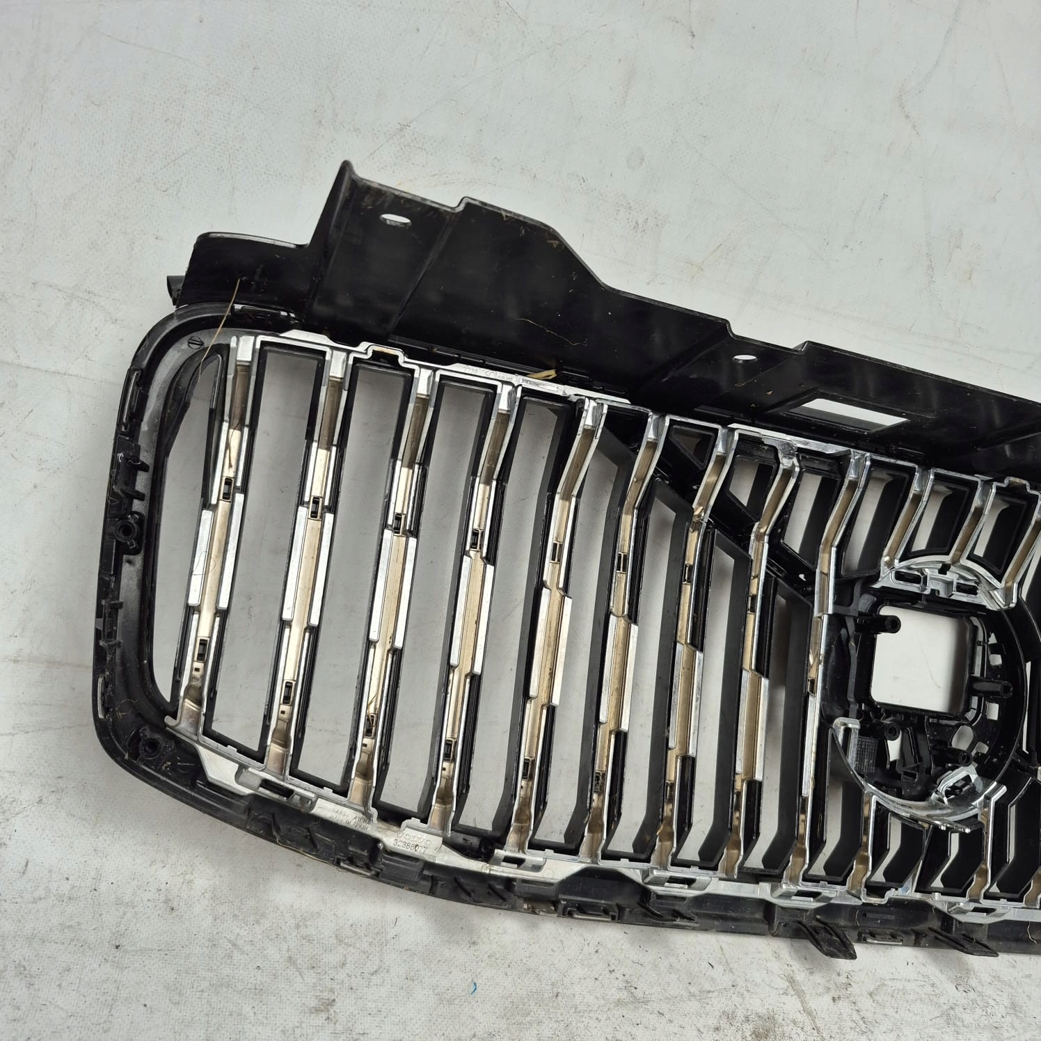 VOLVO XC60 II 2 LIFT 21-> Grill Grill
