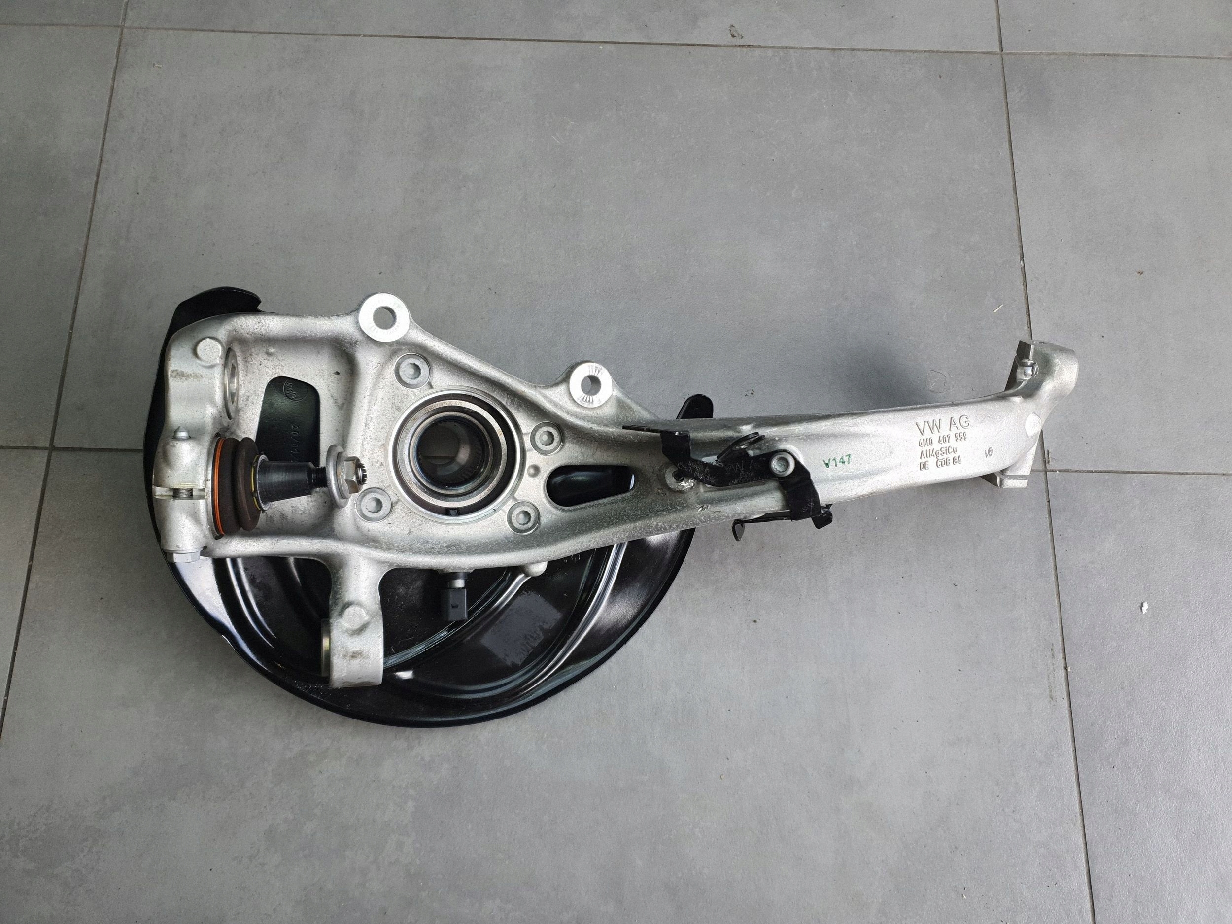 Audi Q8 otoč levá předek 4M0407241K 4M0407559