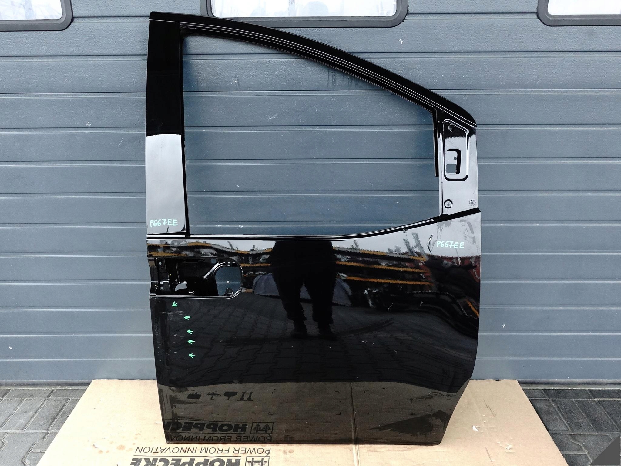 HYUNDAI STARIA 21- door DOOR TUR right front