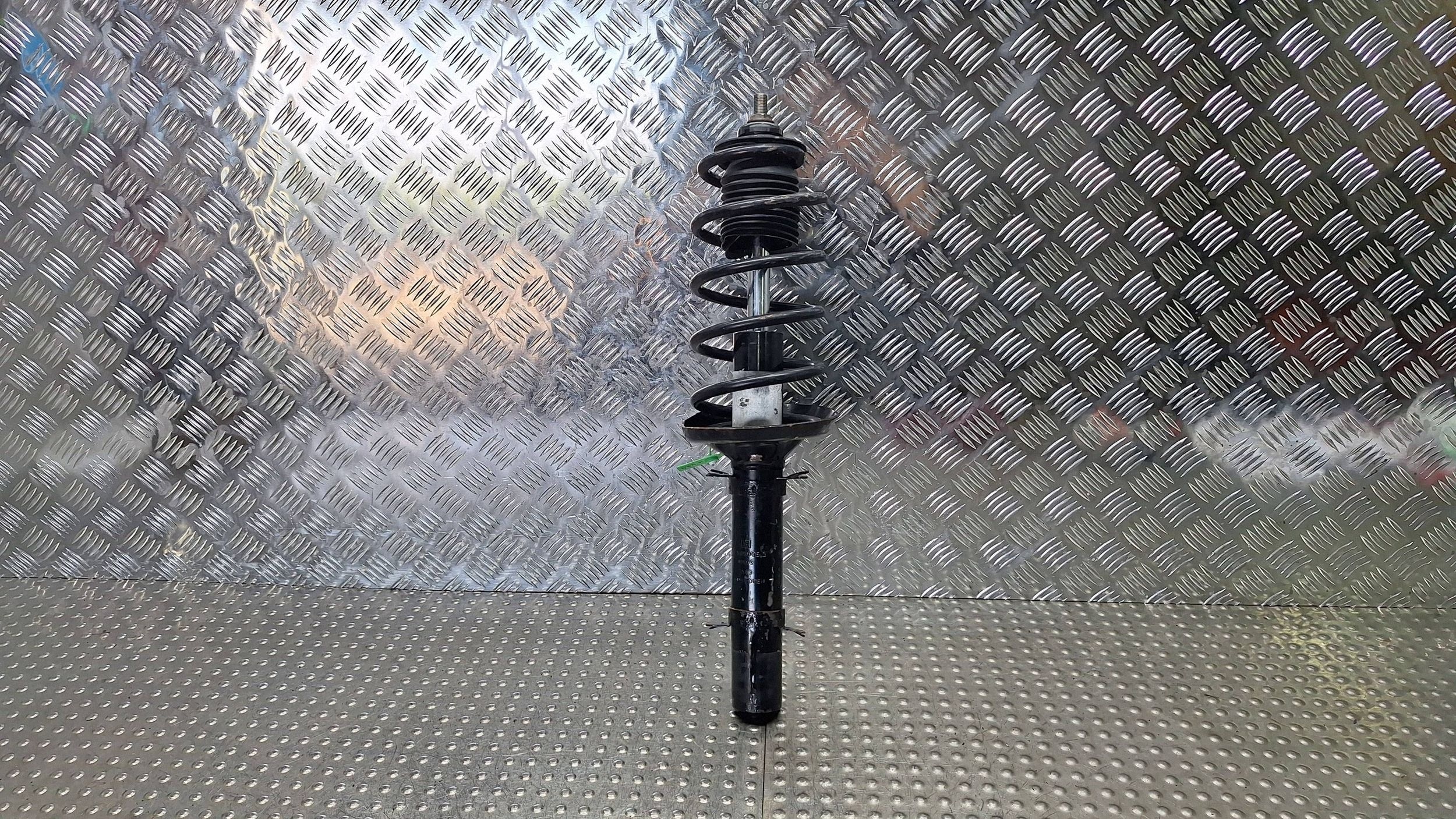 shock absorber left right front VW GOLF IV A3 8L LEON and OCTAVIA and BORA 1.9D