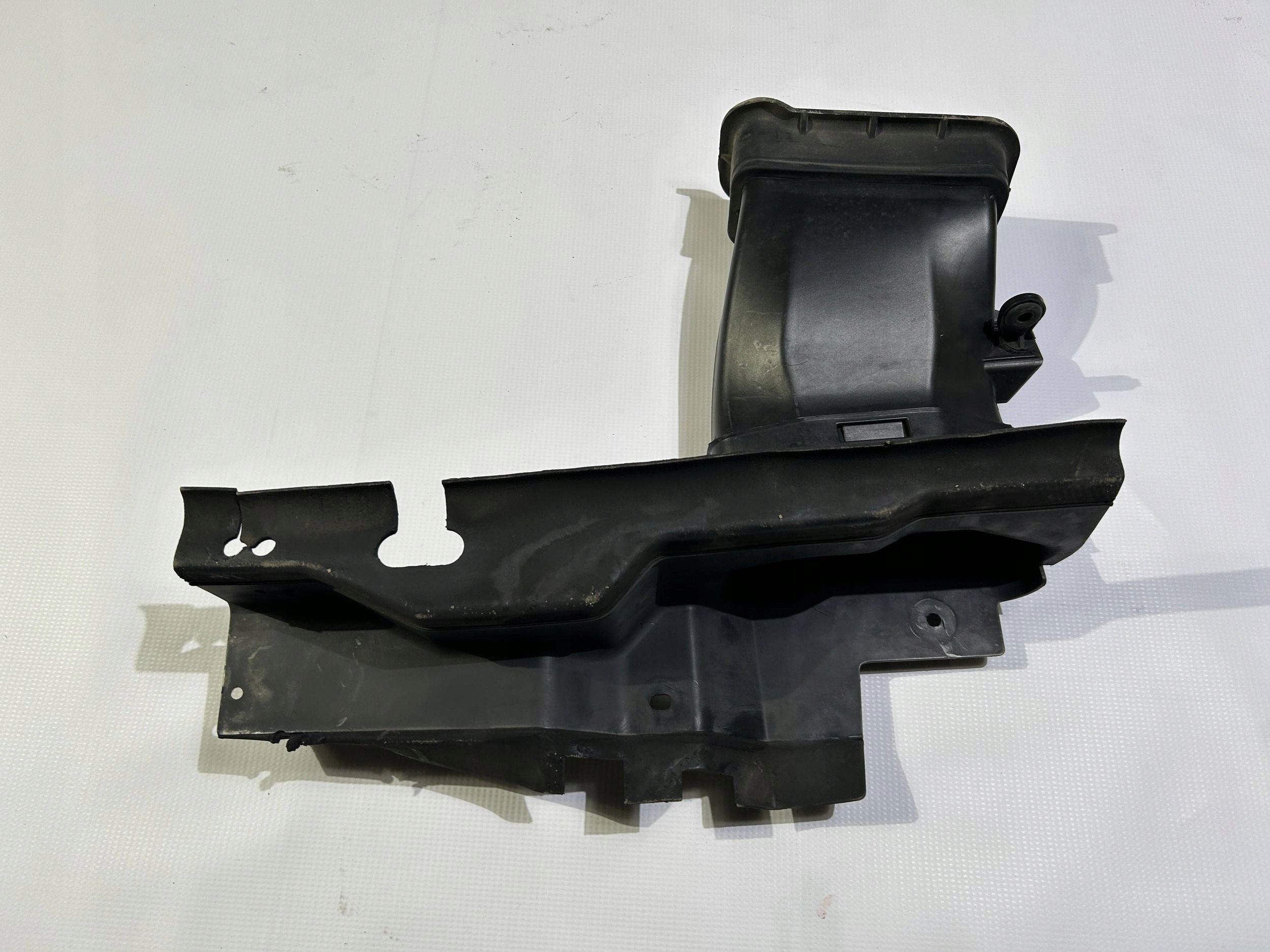 intake drain air duct air line left Ford Mustang 2010-2012