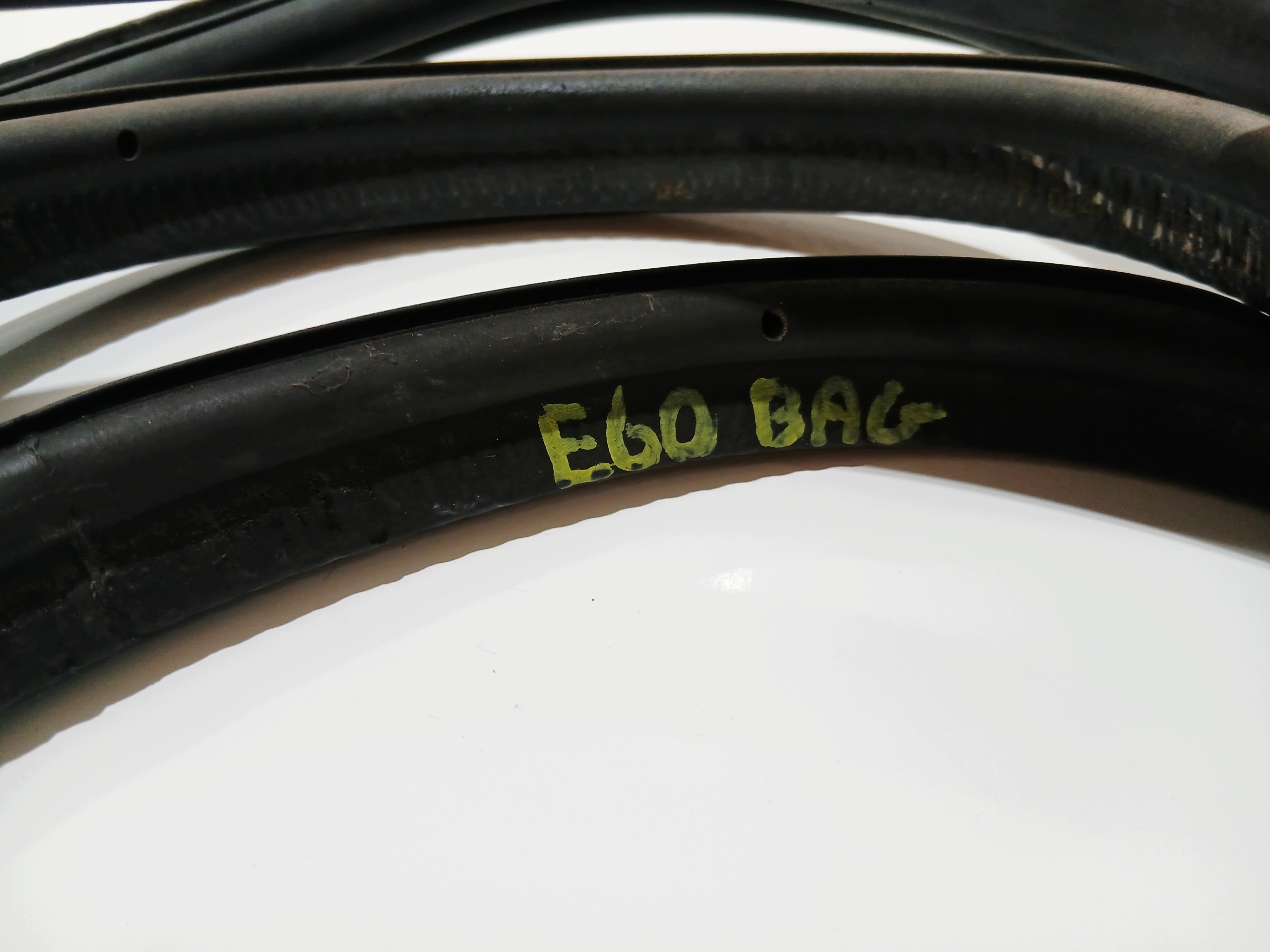 joint du capot coffre BMW E60 OE (0000674)