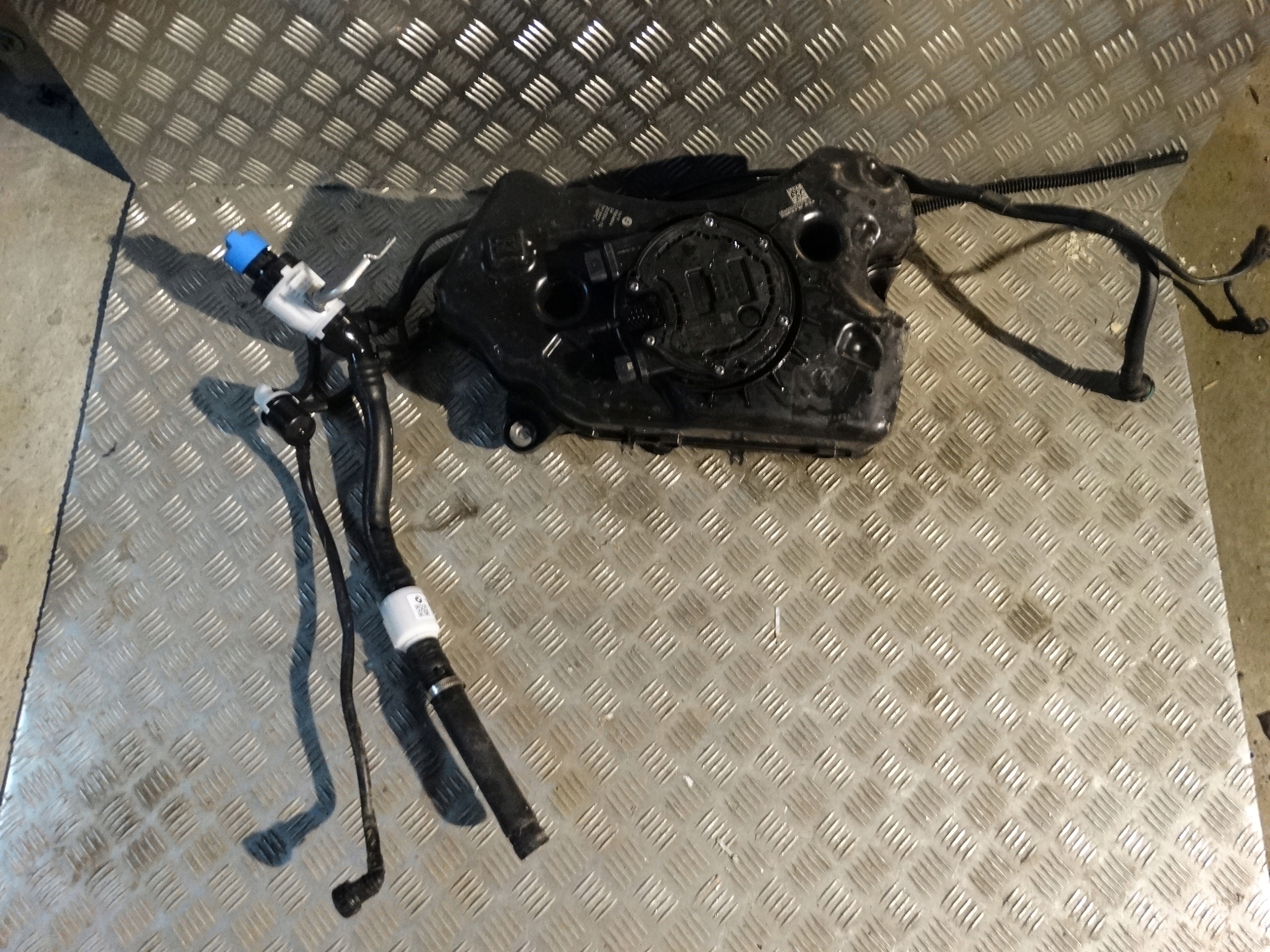 IDEALNY KPL. BEHÄLTER ADBLUE BMW G01 1