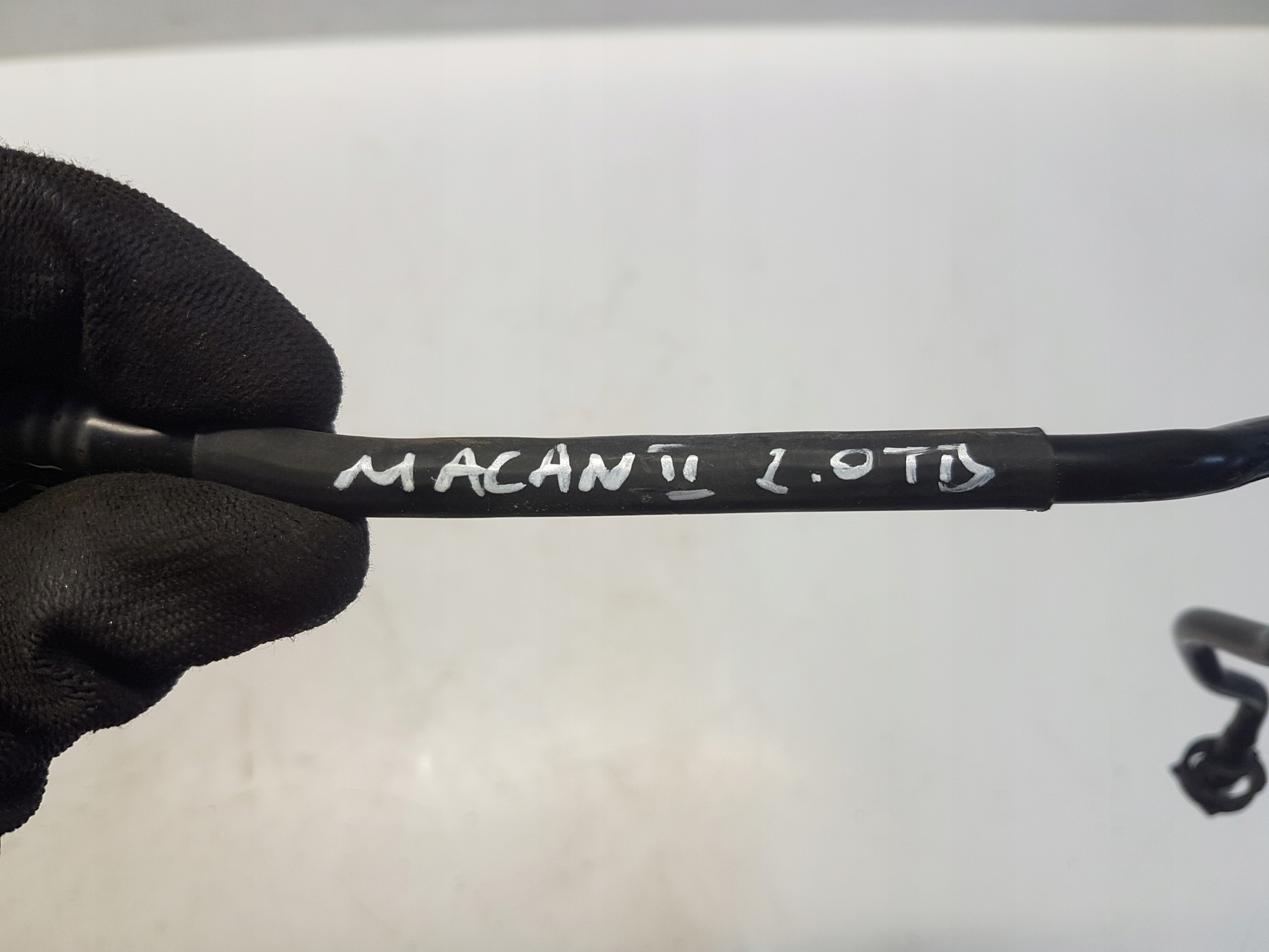 MACAN LIFT 95B 2.0TFSI prijenos cijev vode