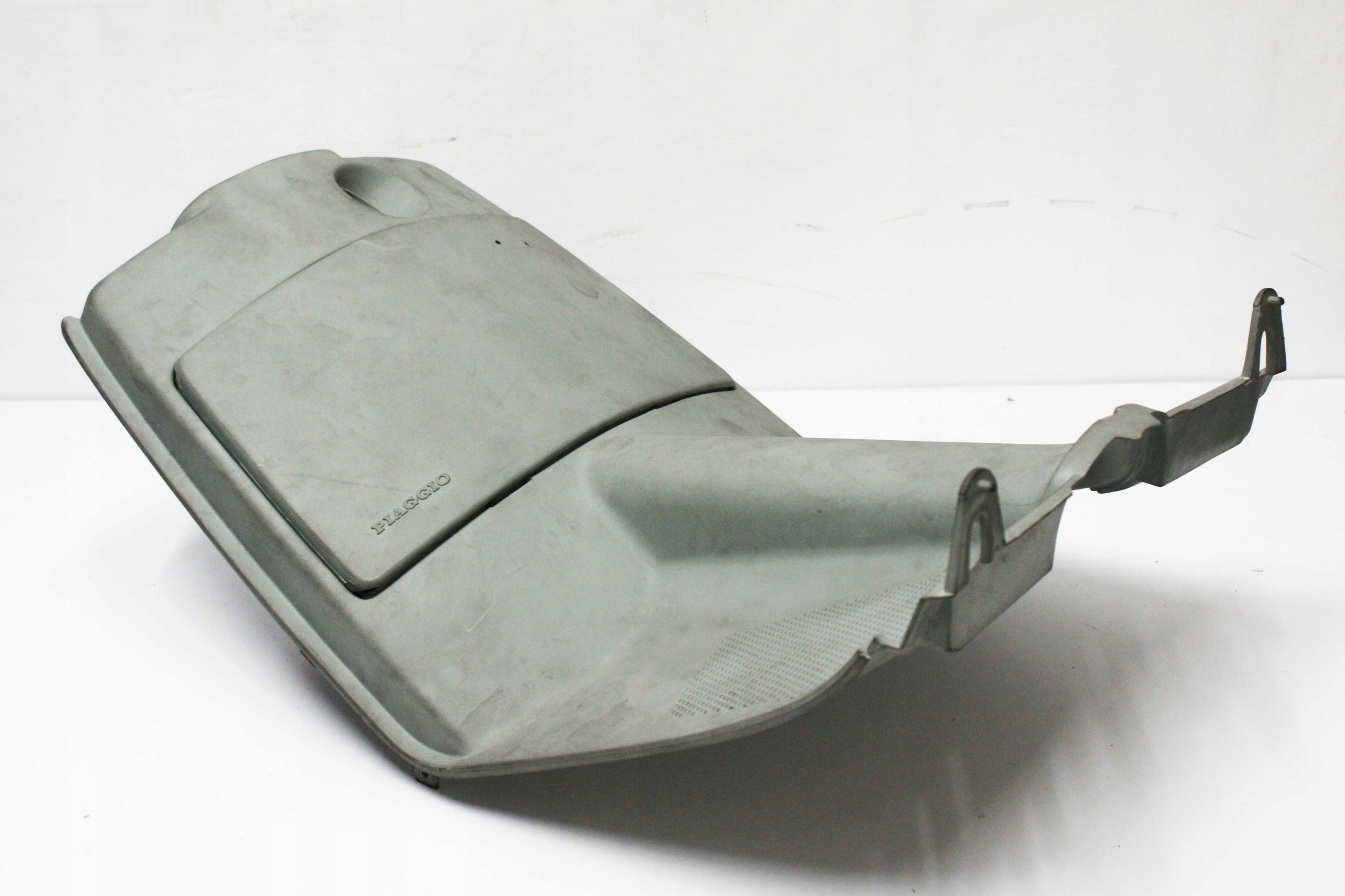 Platik przed kolana kokpit Piaggio Sfera 50 91-93r