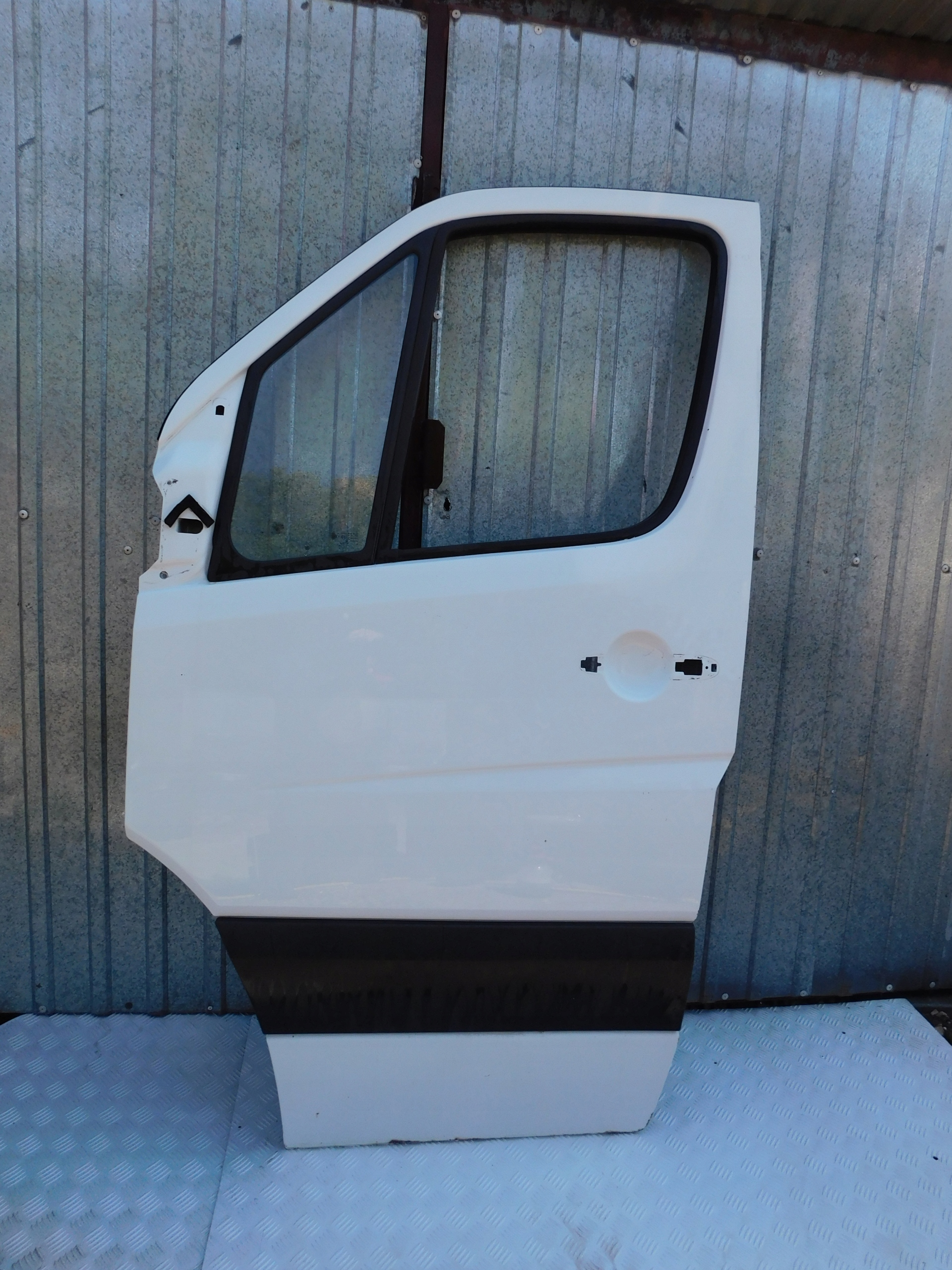 door front front left driver´s Mercedes Sprinter 906 Crafter biale
