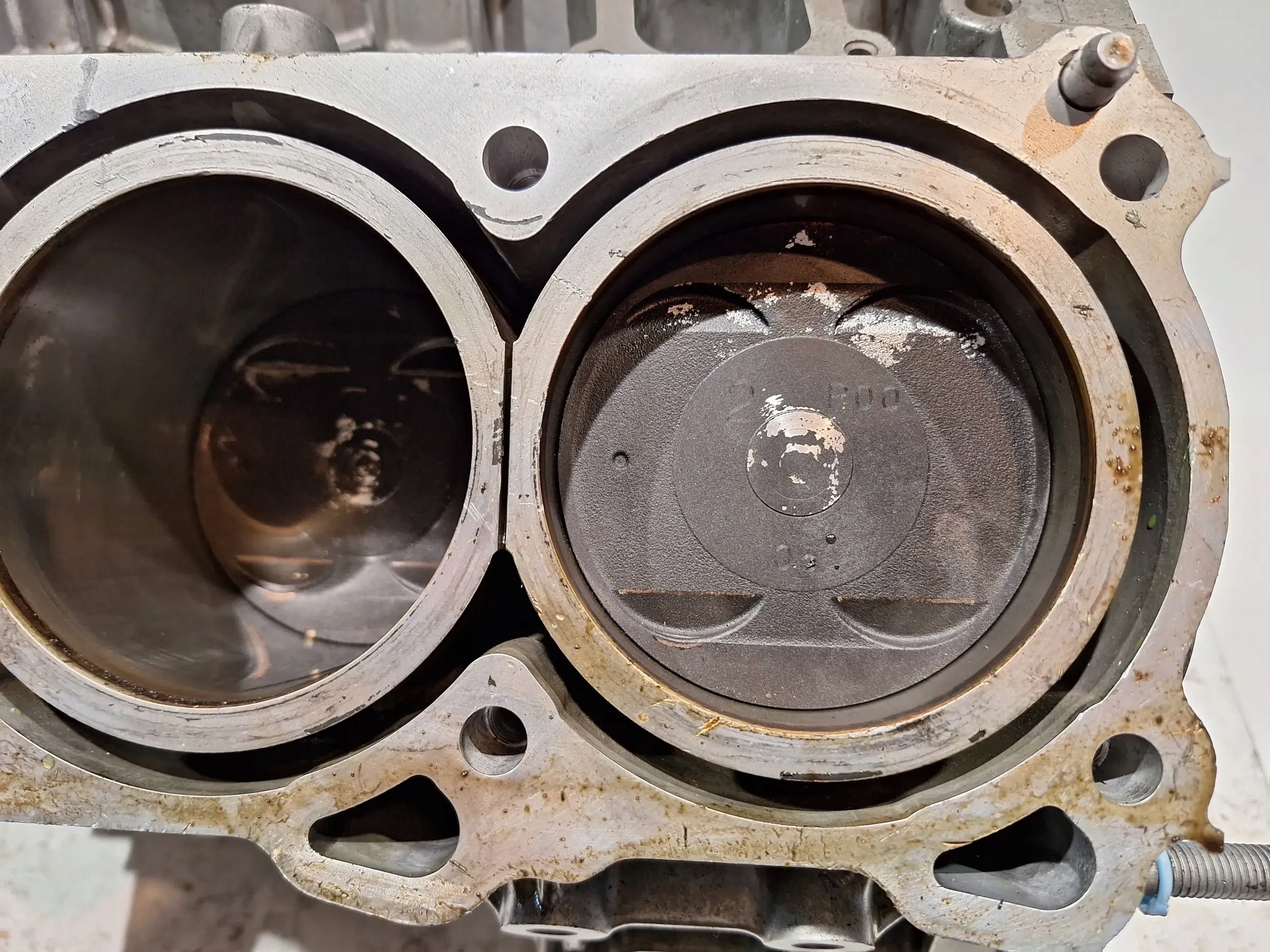 Blok dół silnika V4YB713 Renault Laguna III 3.5 V6 07- Typ samochodu Samochody osobowe