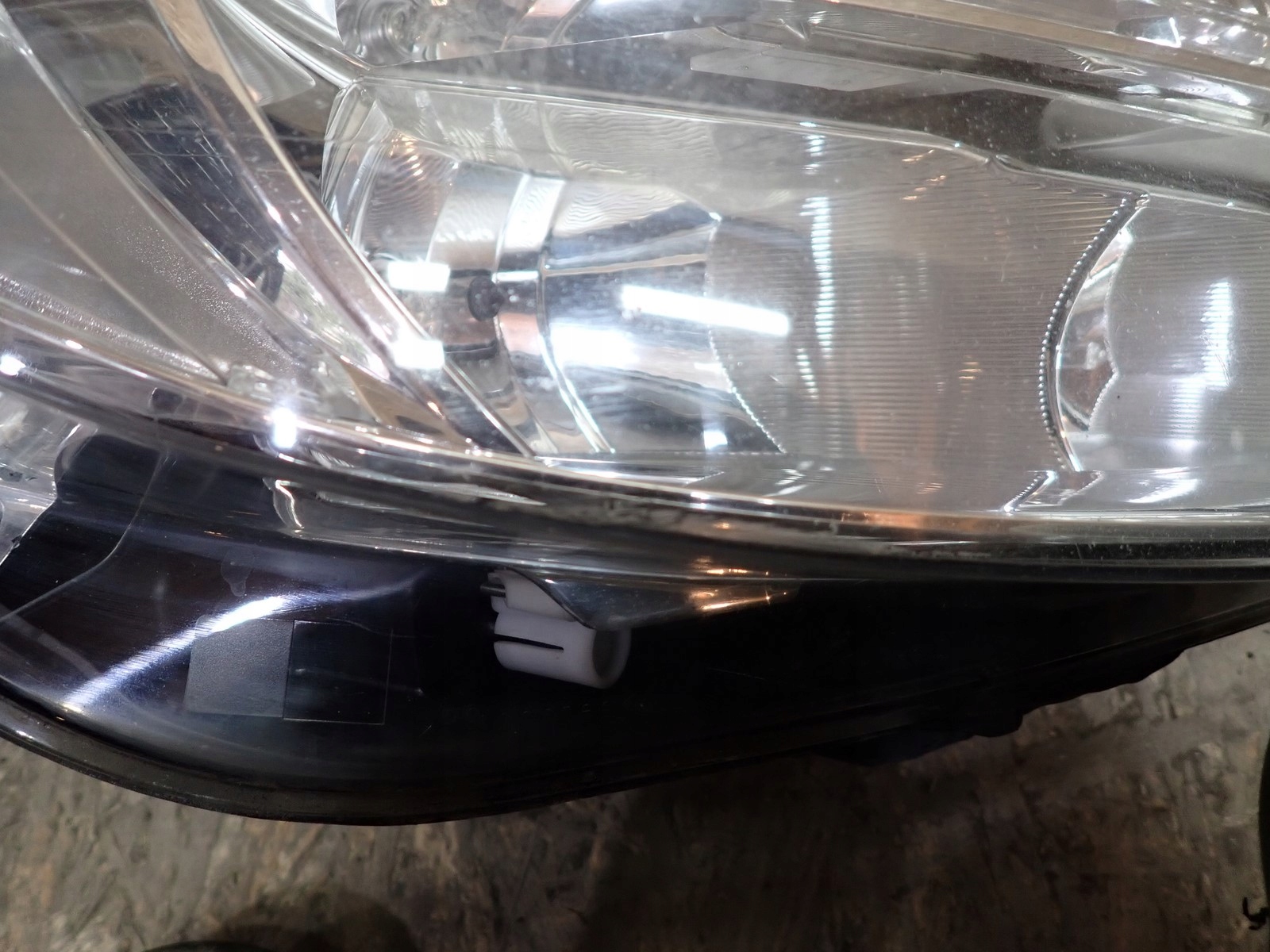 light right REFLEKTOR right OPEL INSIGNIA A 1 and G09 2008-2013R 13226781