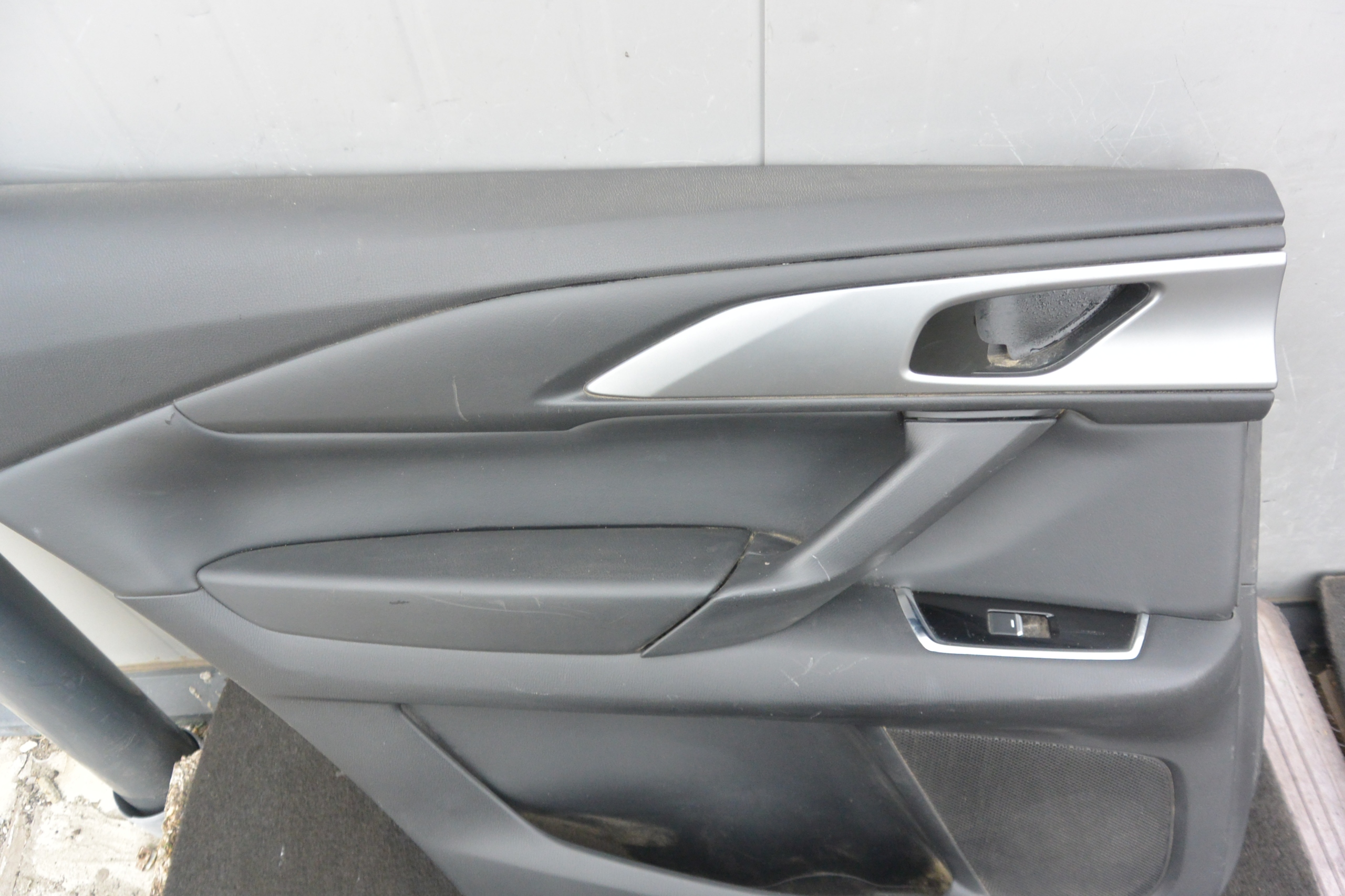 дверные карты левый зад mazda CX9 II европа