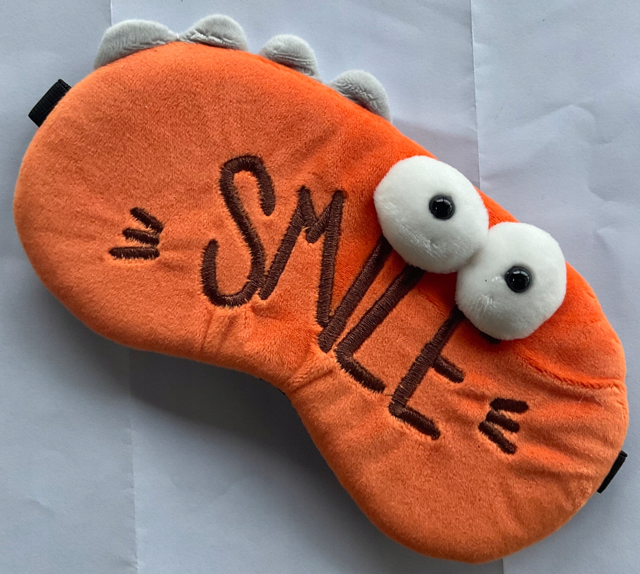 OPASKA NA OCZY MASKA DO SPANIA RELAKSU ROBAK SMILE SMOK POTWÓR STWÓR OLDMAN Model na oczy