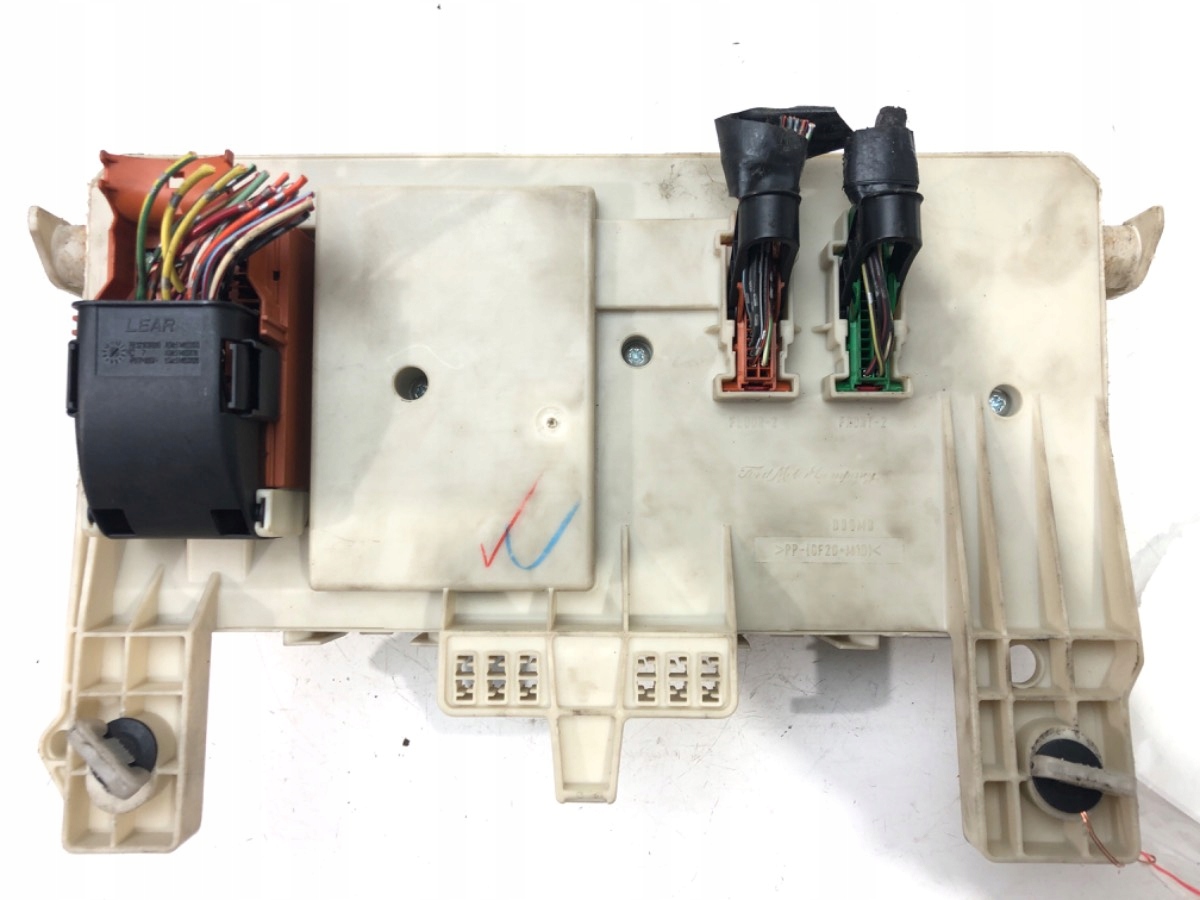 SKRZYNKA BEZPIECZNIKÓW MAZDA 3 519197032 Typ samochodu Samochody osobowe