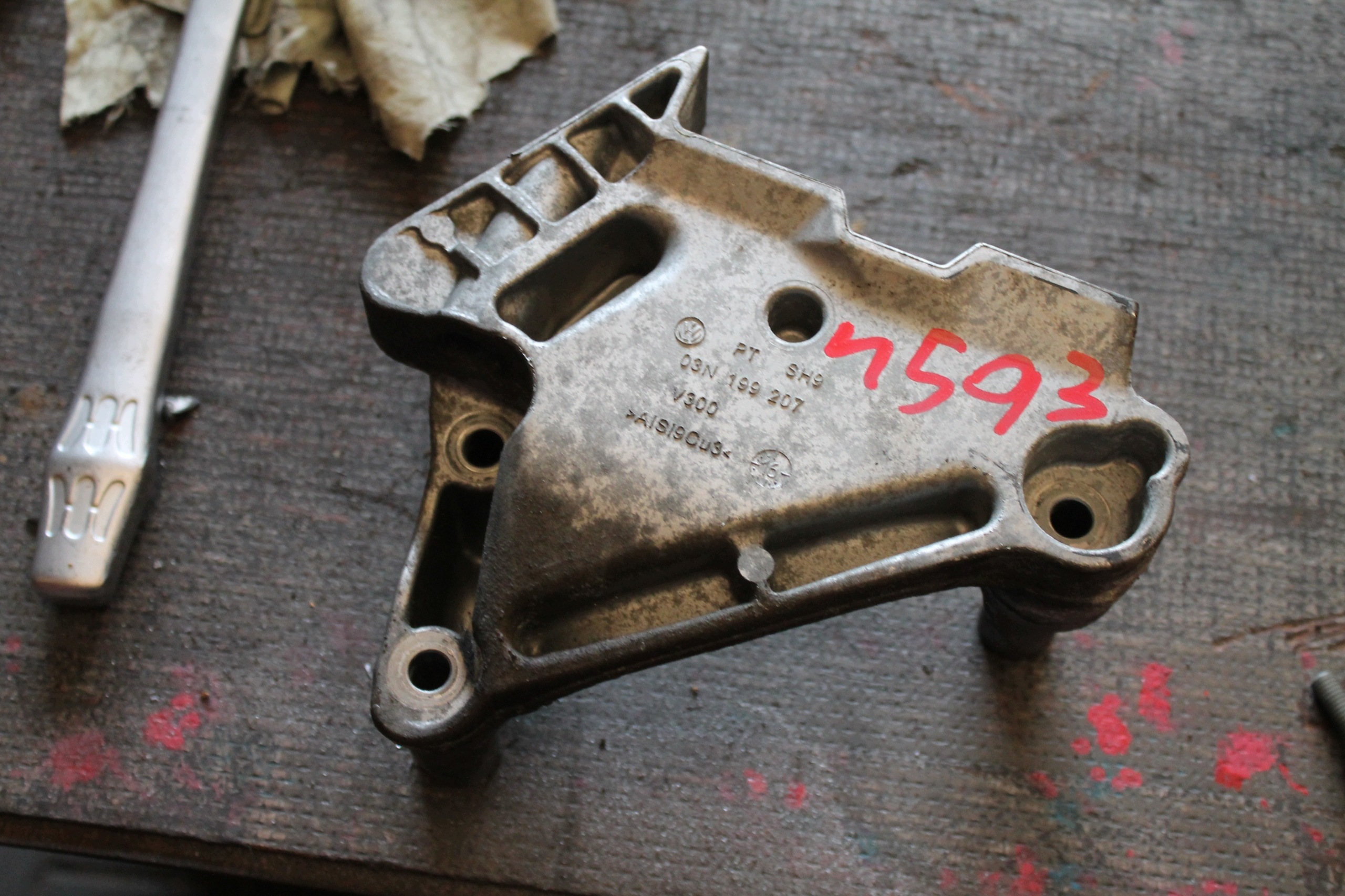 4593. holder engine mount VW SKODA 03N199207