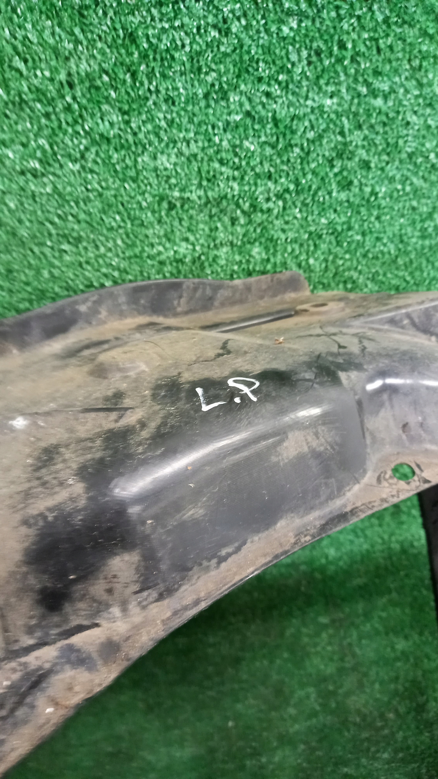 mudguard left front HONDA FR-V 2005