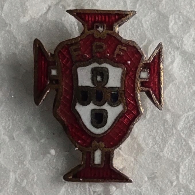 PORTUGALIA - FEDERACJA PIŁKI NOŻNEJ - STARA ODZNAKA