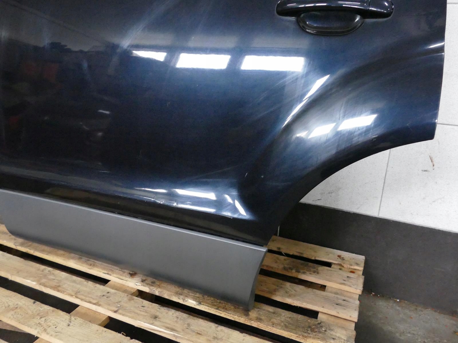 AUDI Q7 4L door left rear part left rear. window colour LZ5Q