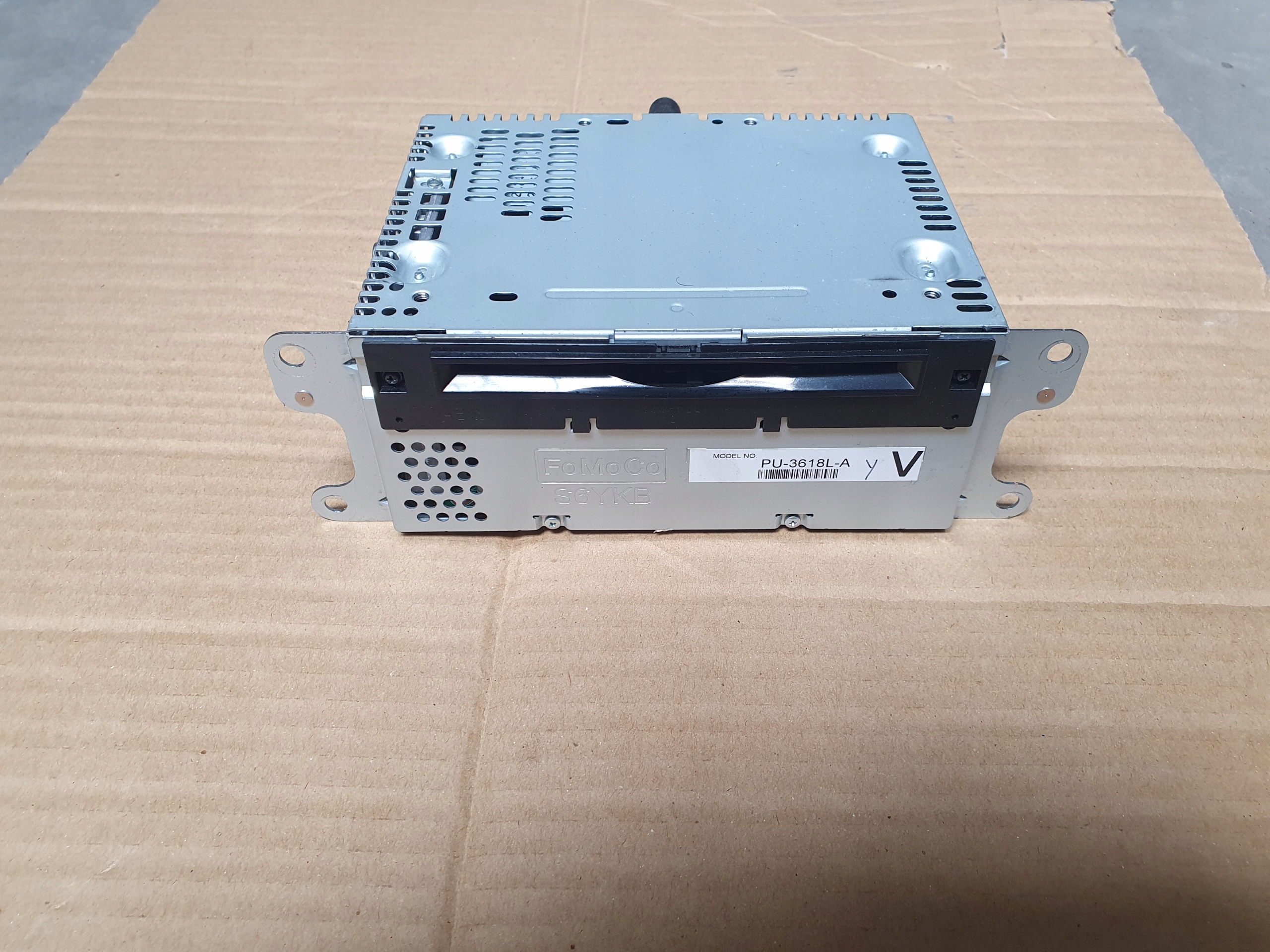 DB5T-19C107-GC - Радіо FORD Explorer 11-15V