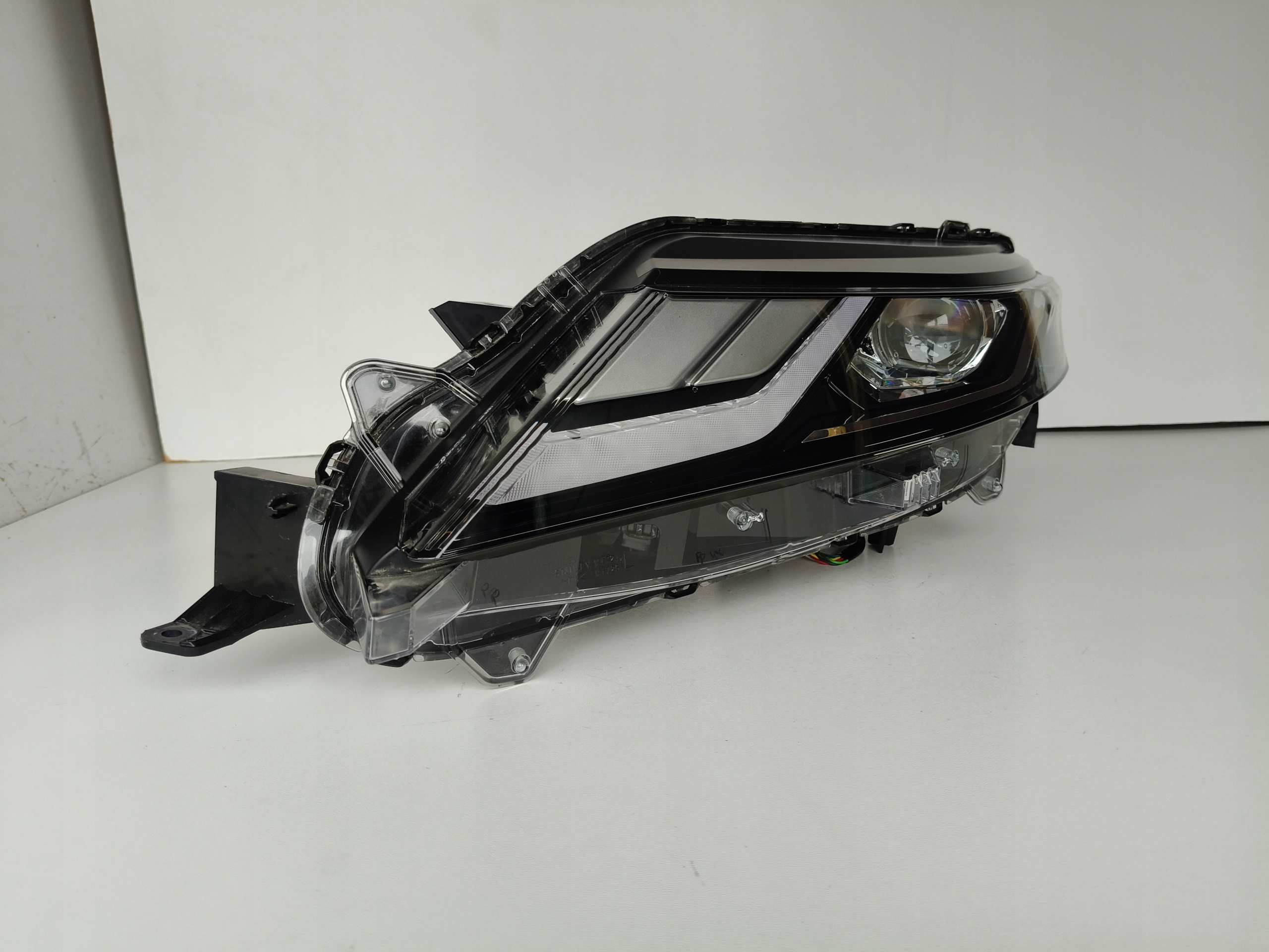 light left REFLEKTOR MITSUBISHI L200 19- FULL LED