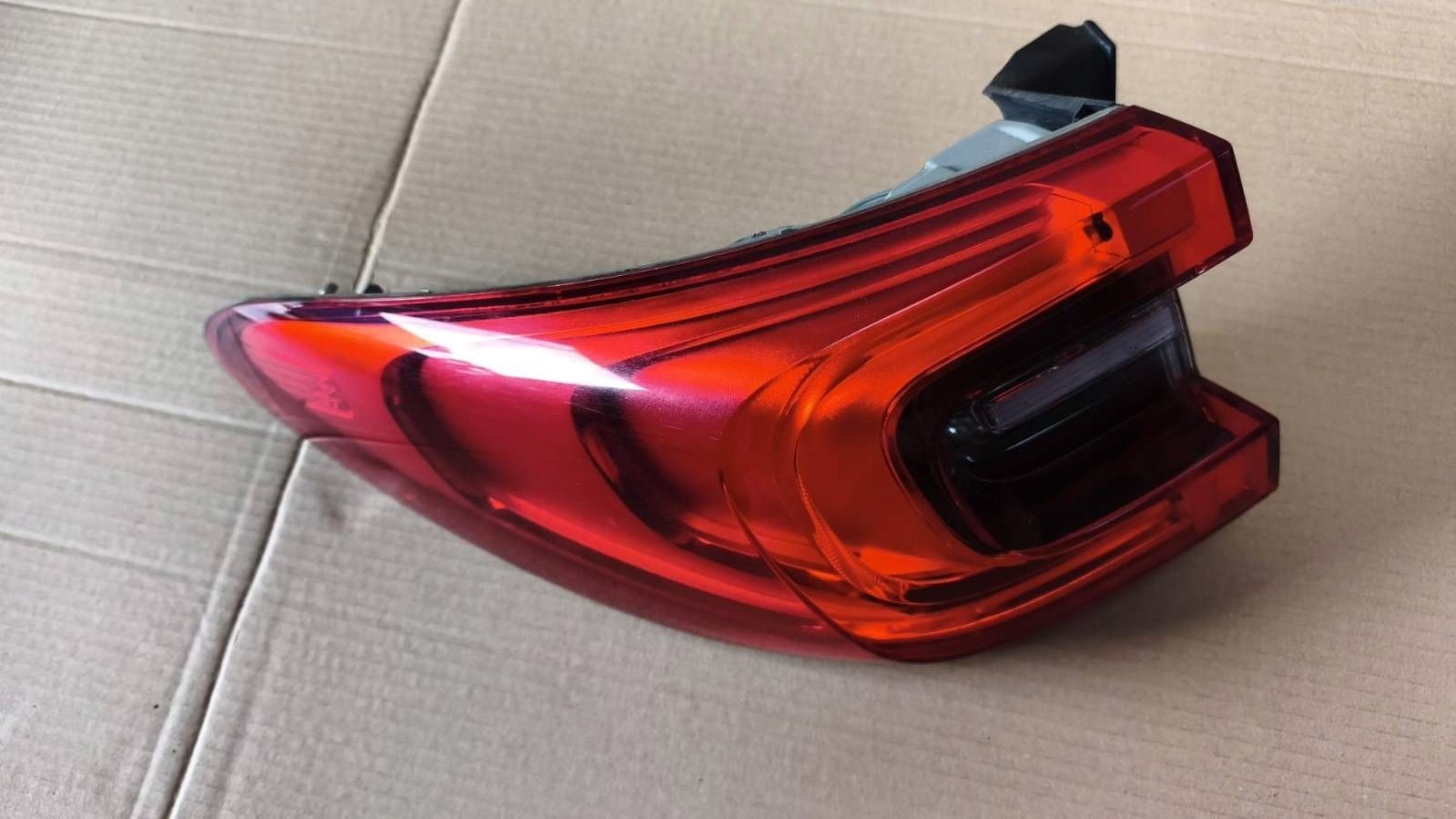light rear rear part side left Renault Kadjar 265552478R