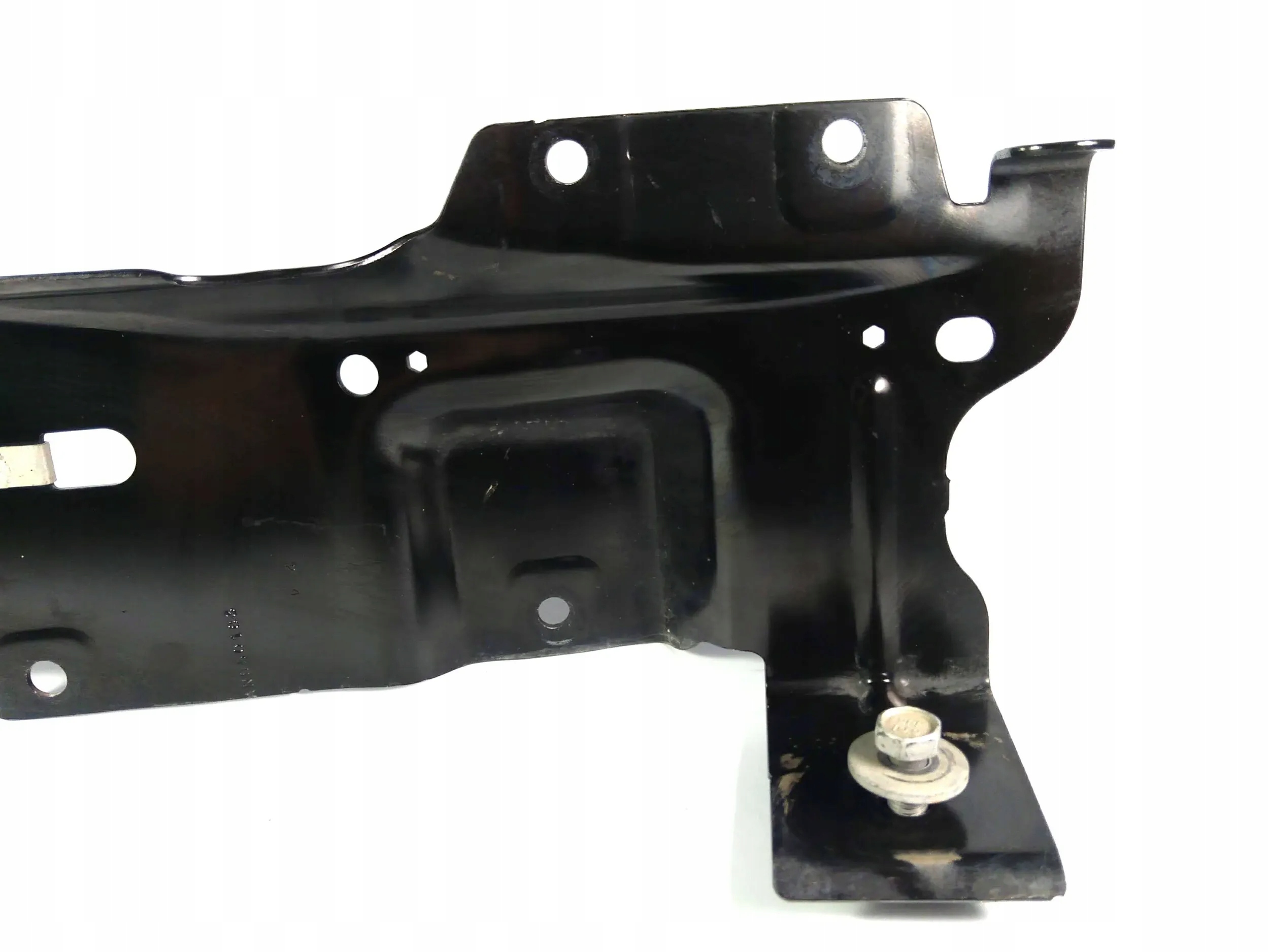Chevrolet Silverado 1500 holder console of a bumper left front 2019+