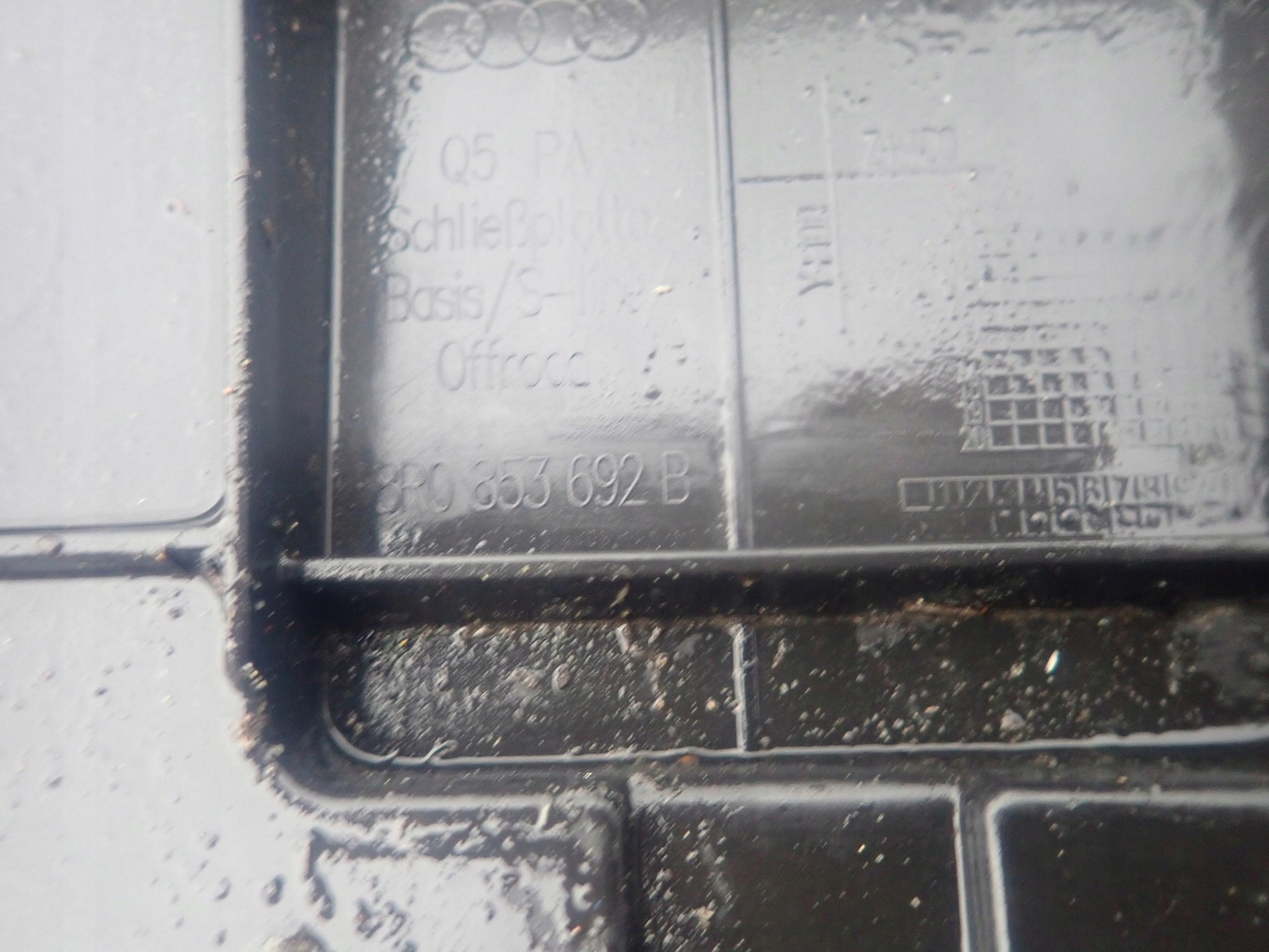 AUDI Q5 SQ5 8R0 pillar holder grille