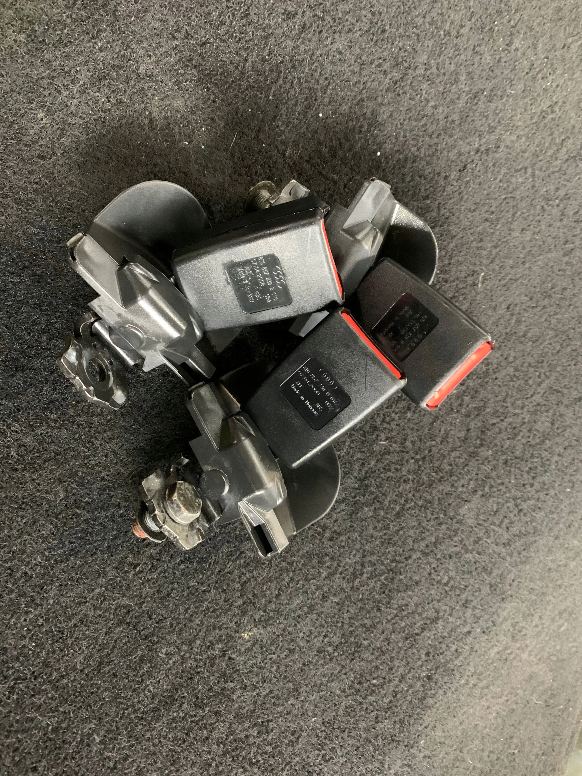 ZAPINKA PASA TYLNEGO AUDI S5 A5 8T 8T0857739B