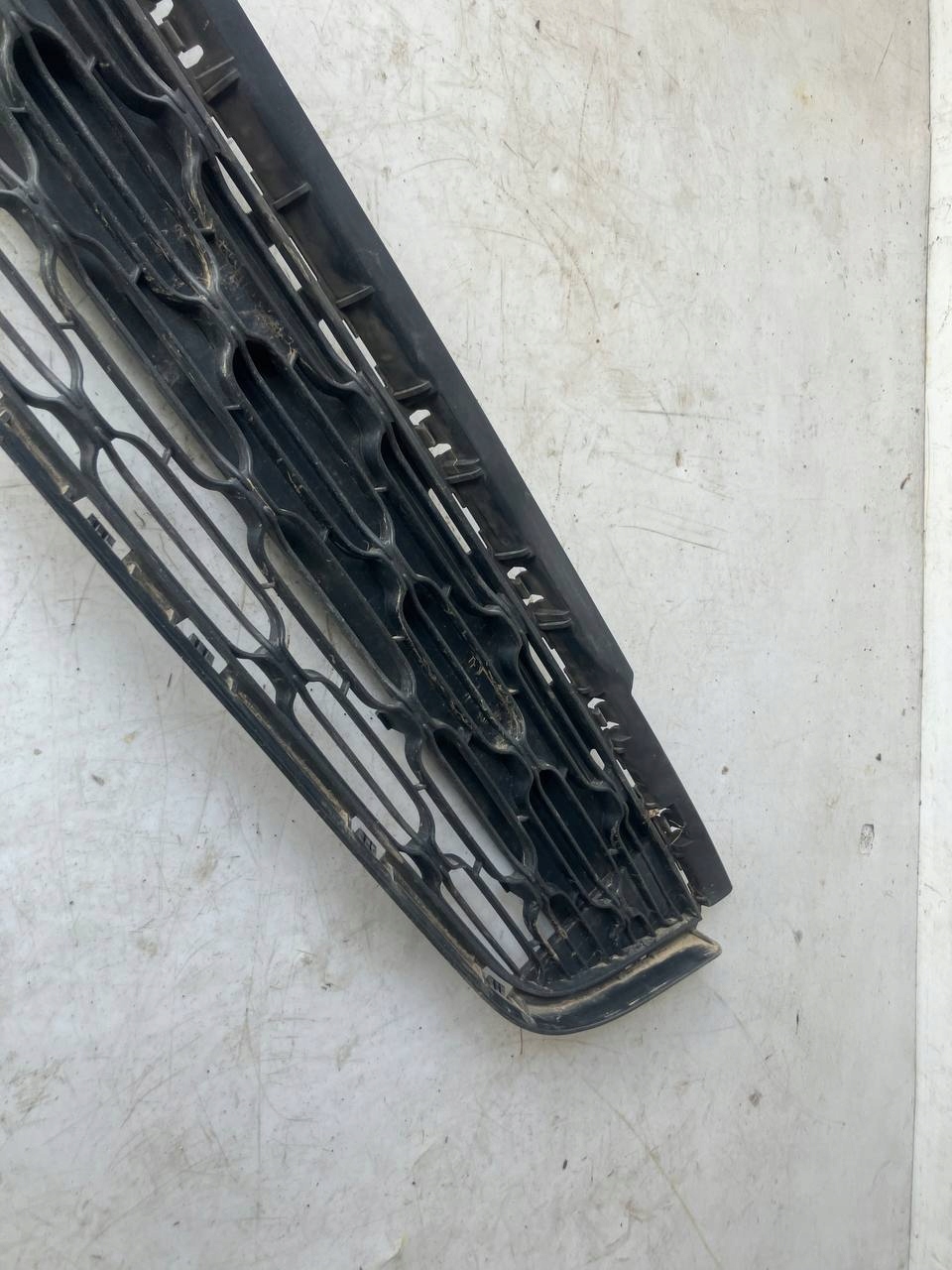 grid of a bumper front central lower CITROEN C3 III 9812062277