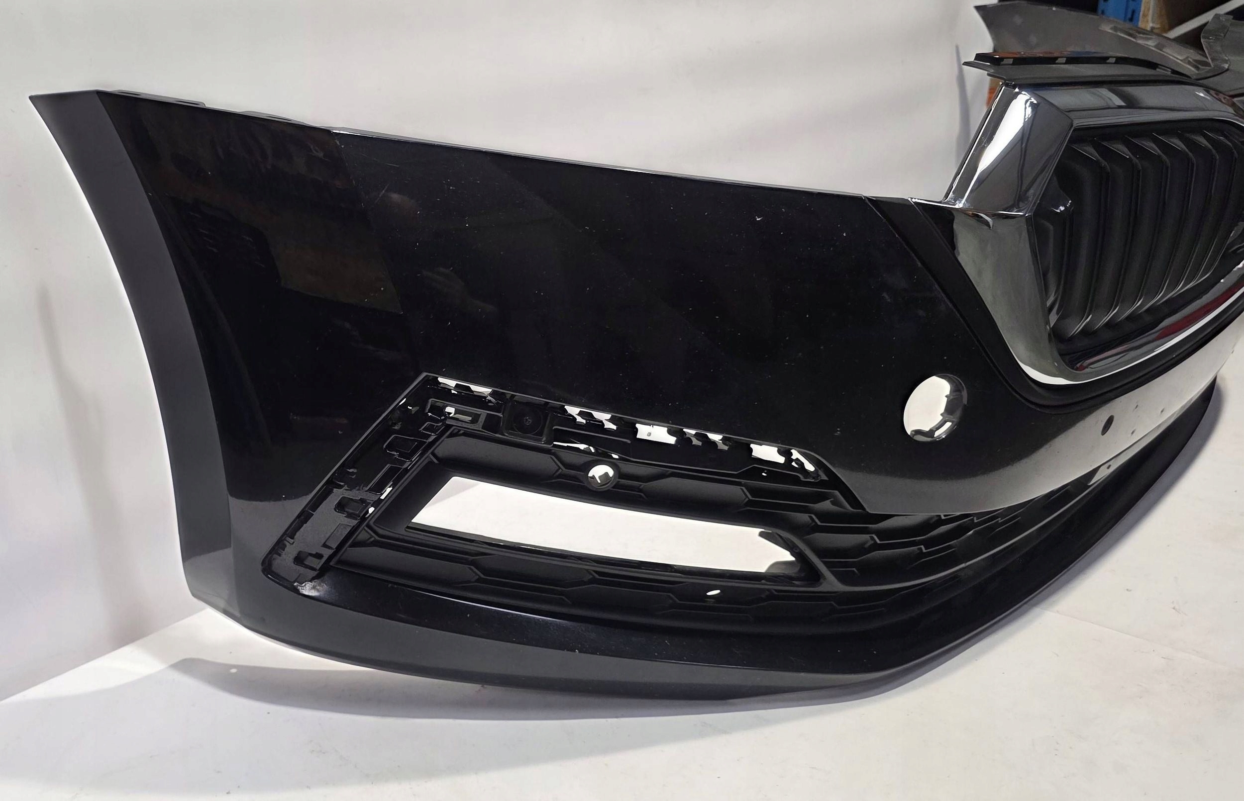 front bumper grille SKODA OCTAVIA IV 20- 4XPDC original 5E3807221