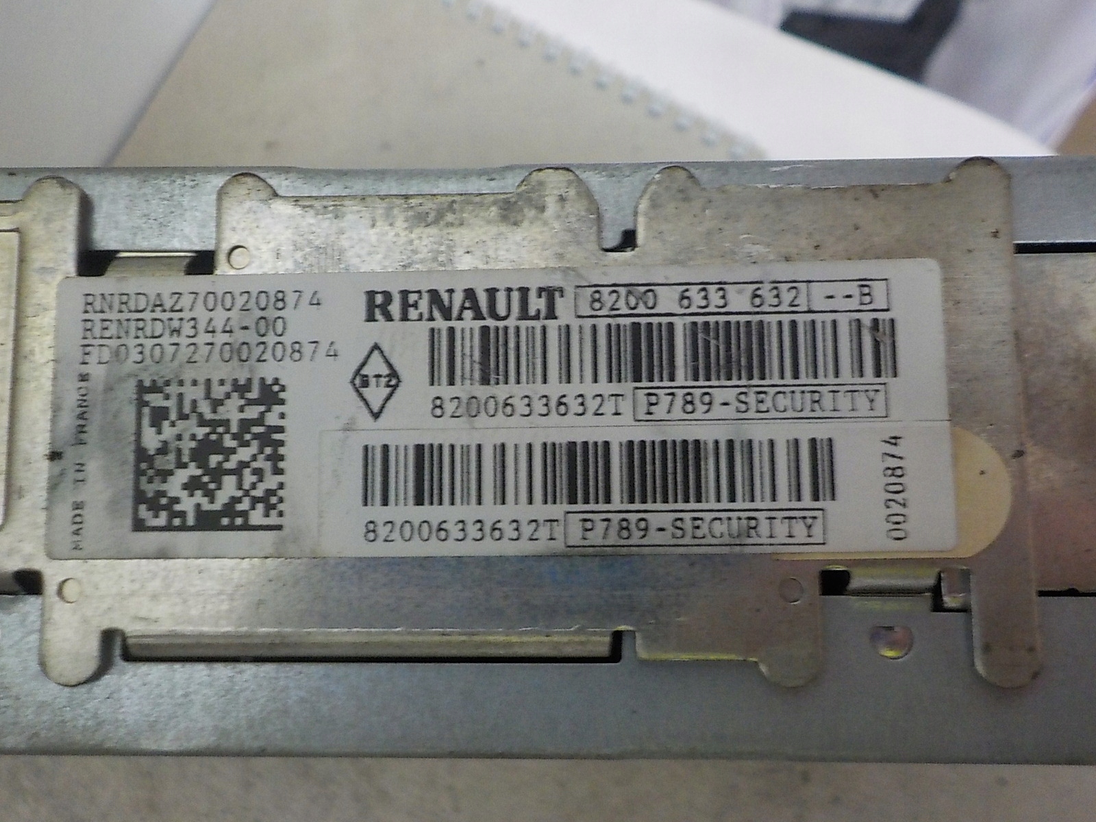 RENAULT CLIO III RADIO FABRYCZNE KOD 8200633632