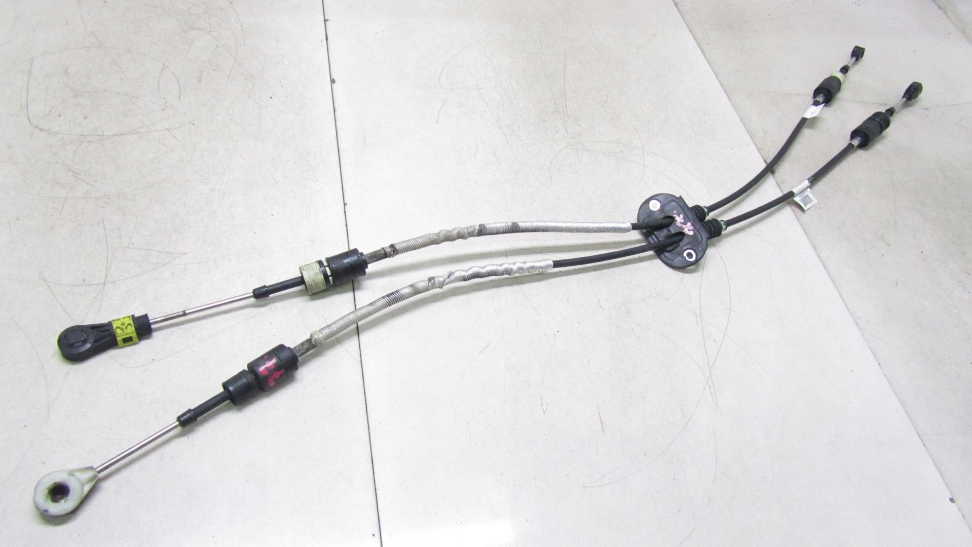 134/077 - VOLVO V40 II 1.6 тросы переключения передач 12-17 77