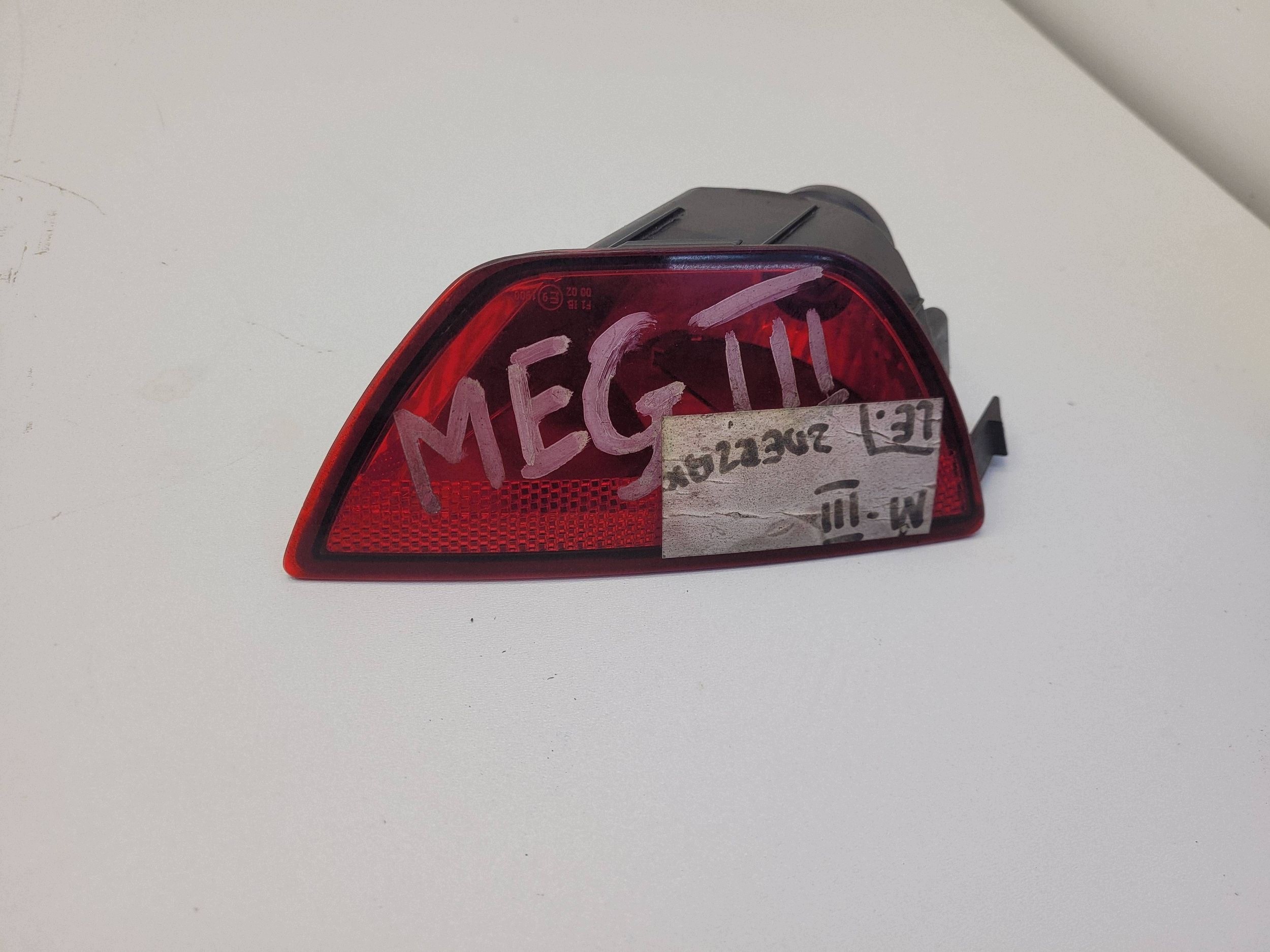 RENAULT MEGANE III Licht Nebelscheinwerfer links heck 265850009R