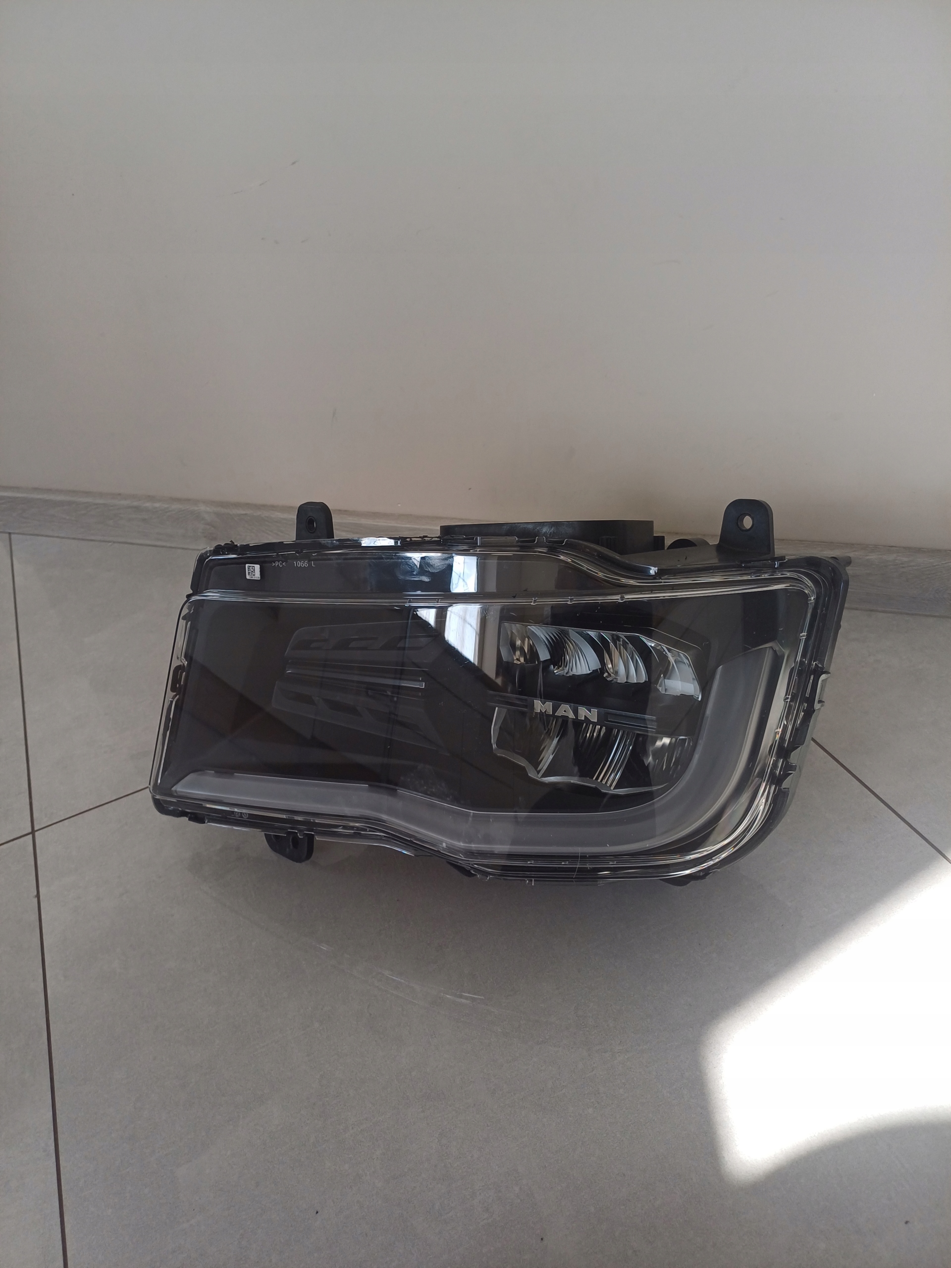 light left front front MAN TGX, TGS ,TGM FULLLED 8125101-6821