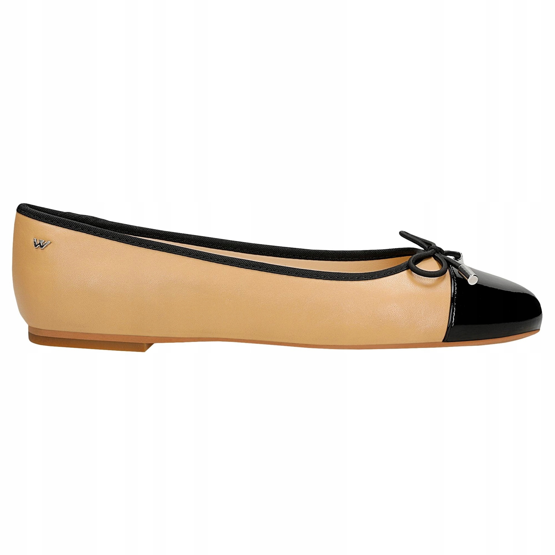 Kožené béžové dámské baleríny s černou lakovanou špičkou, velikost vel.