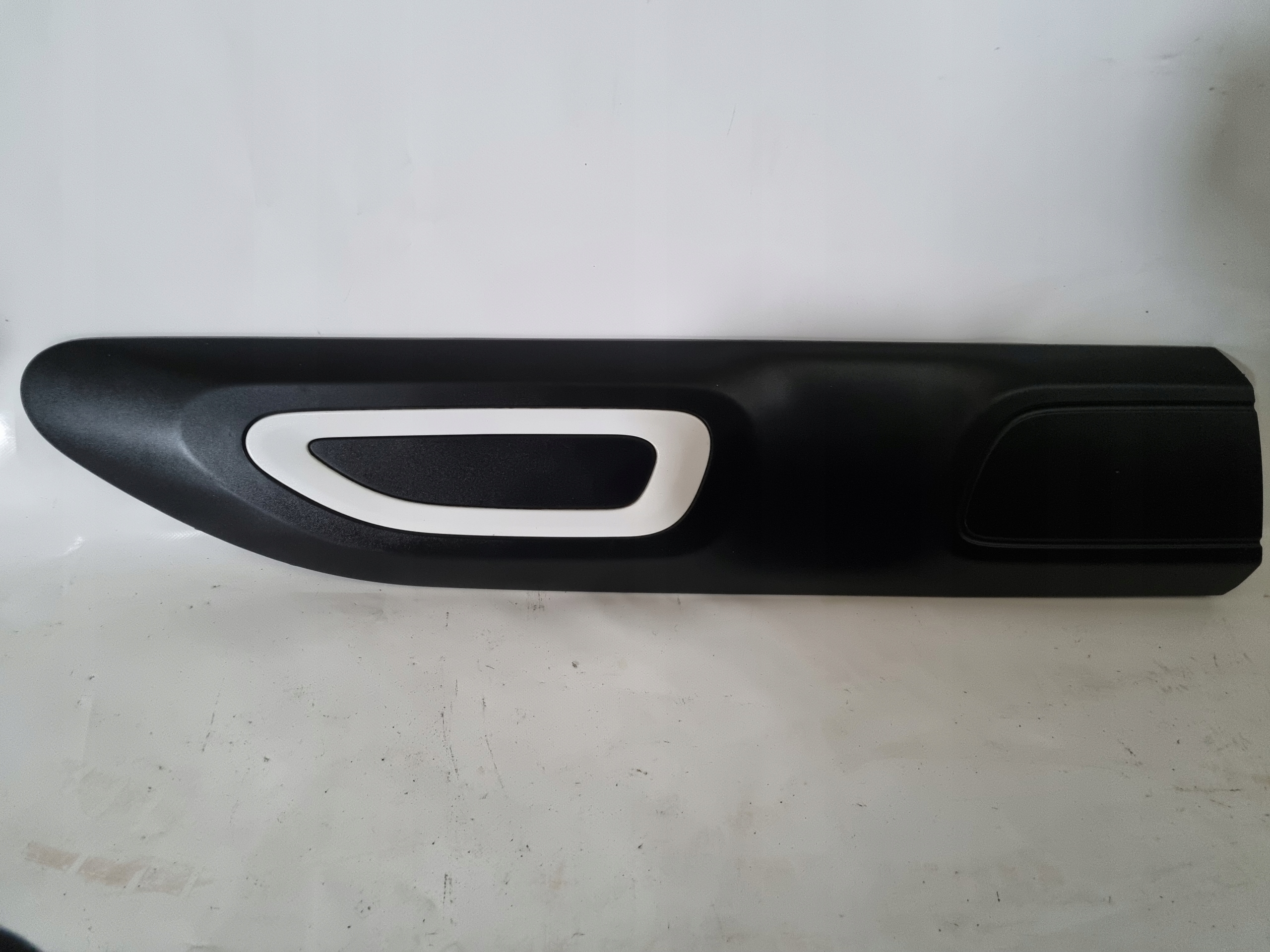 9818466377 - Berlingo IV передняя правая планка двери