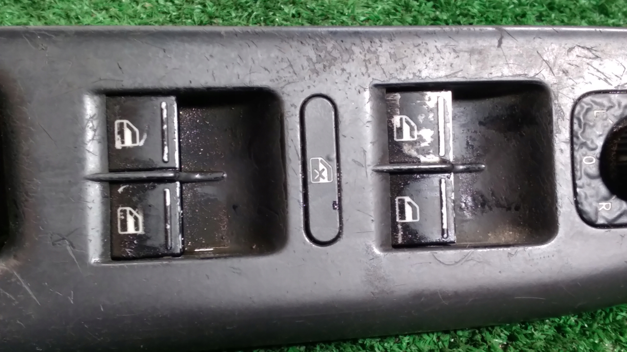 control panel of the window driver´s VOLKSWAGEN GOLF 5 plus 5M1867371B