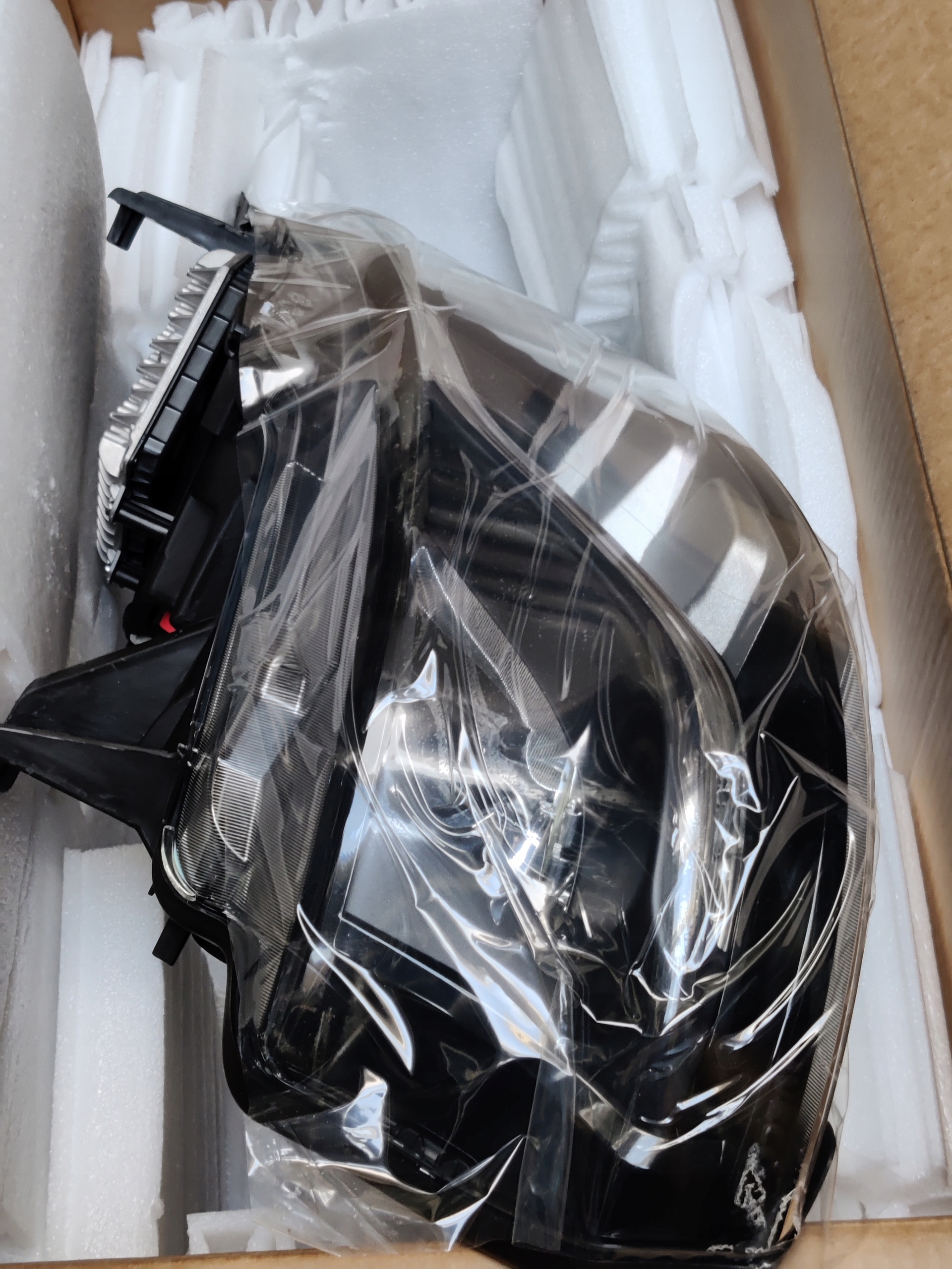 Reflektor przedni lewy lampa Iveco S-WAY OE 5802439288 Strona zabudowy lewa