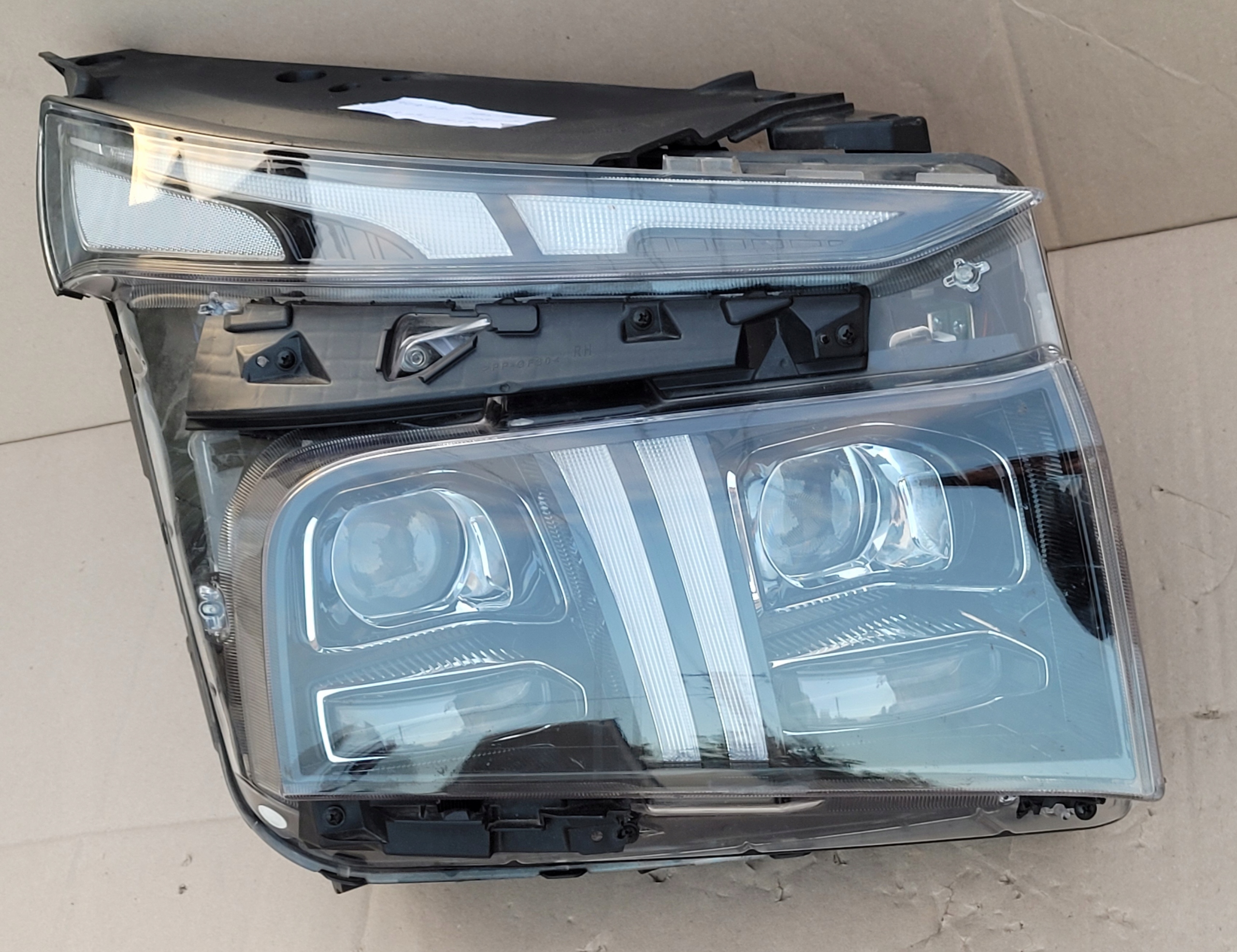 HYUNDAI SANTA FE IV 4 Lift 20-23 Full Led prawa