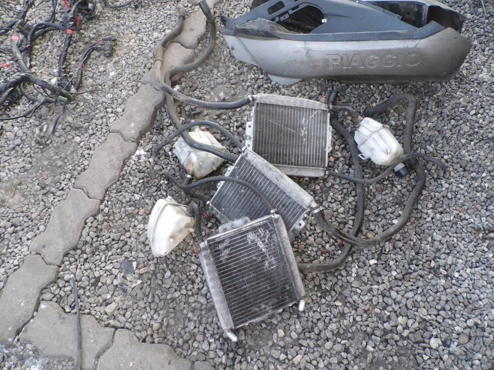 PIAGGIO X7 125 CHŁODNICA+ZBIORNICZEK+WĘŻE ORYG KPL Producent Piaggio OE