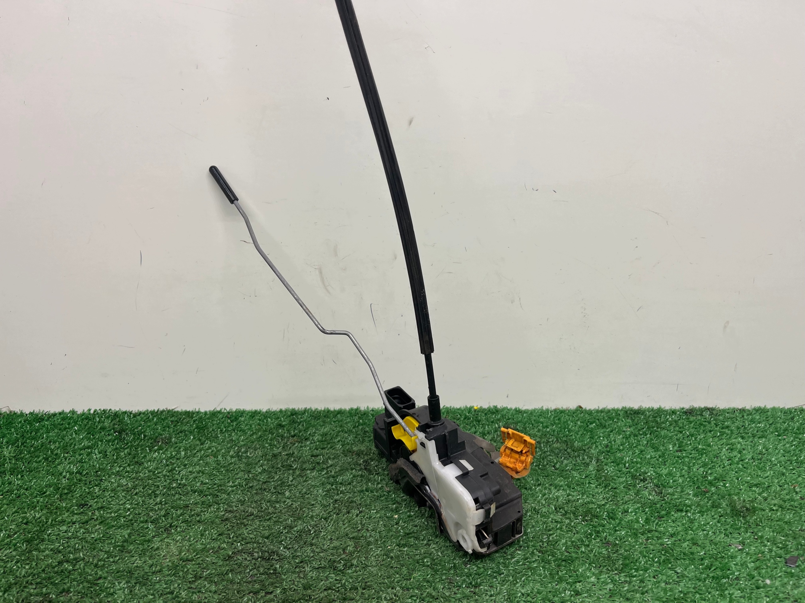 lock door left front OPEL INSIGNIA