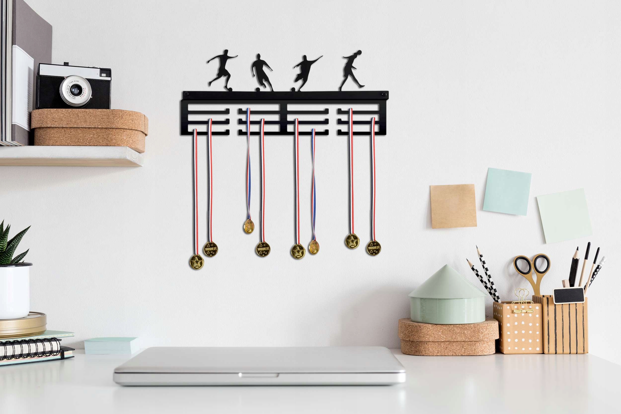 WIESZAK NA MEDALE DLA PIŁKARZA PIŁKA NOŻNA ORGANIZER UCHWYT HACZYKI 40 cm Stan opakowania oryginalne