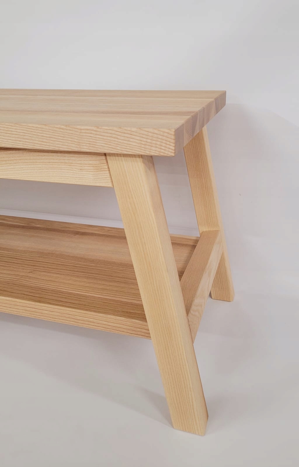 Ławka ławeczka drewniana jesionowa z półką Marka inna