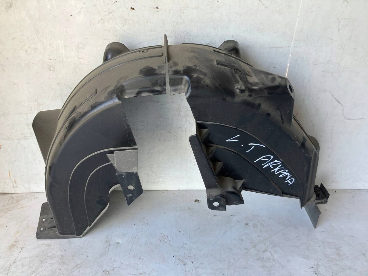 mudguard left rear part RENAULT ARKANA 767495023R