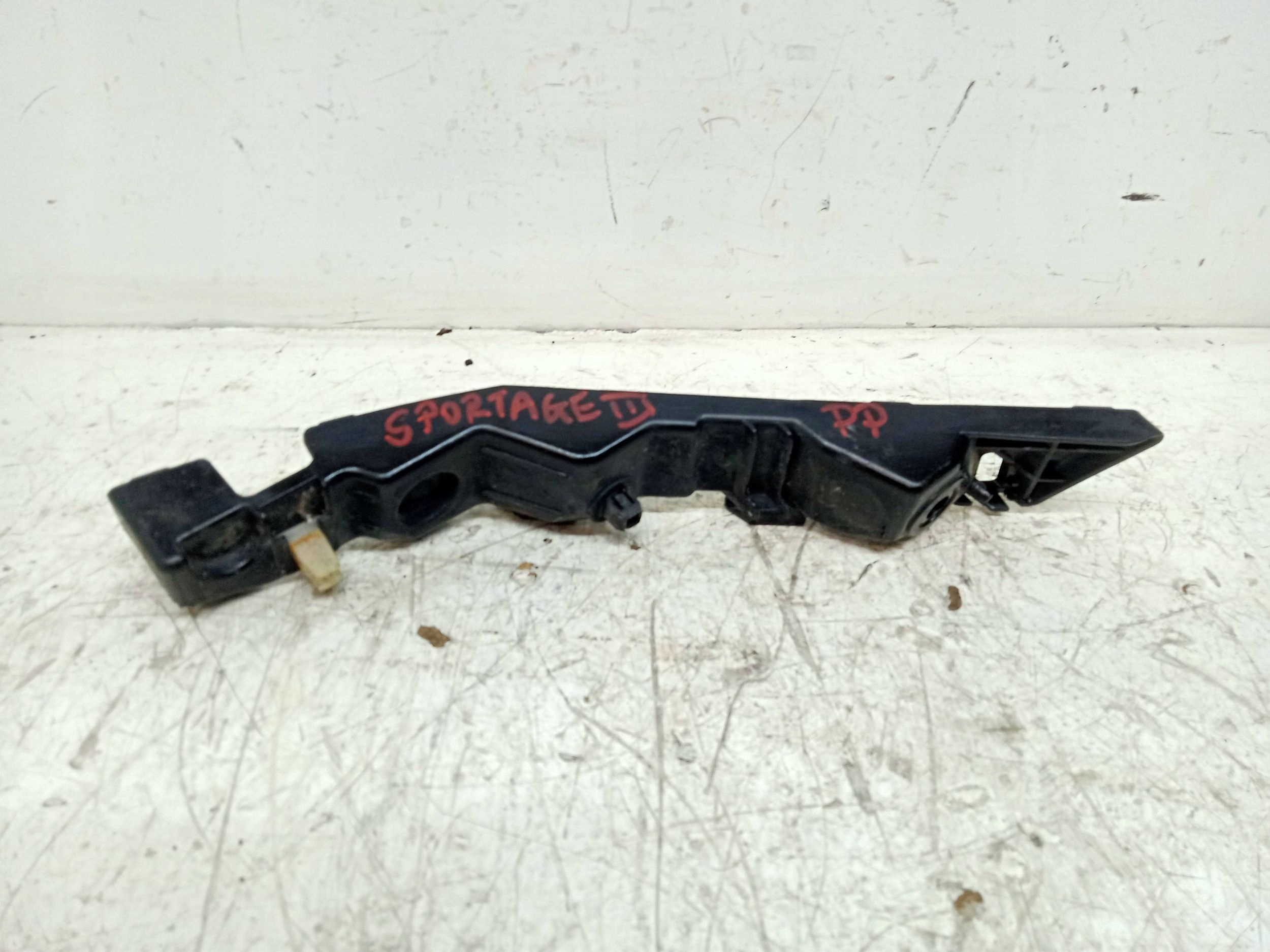 bumper bracket right front right KIA SPORTAGE III 2011-15R