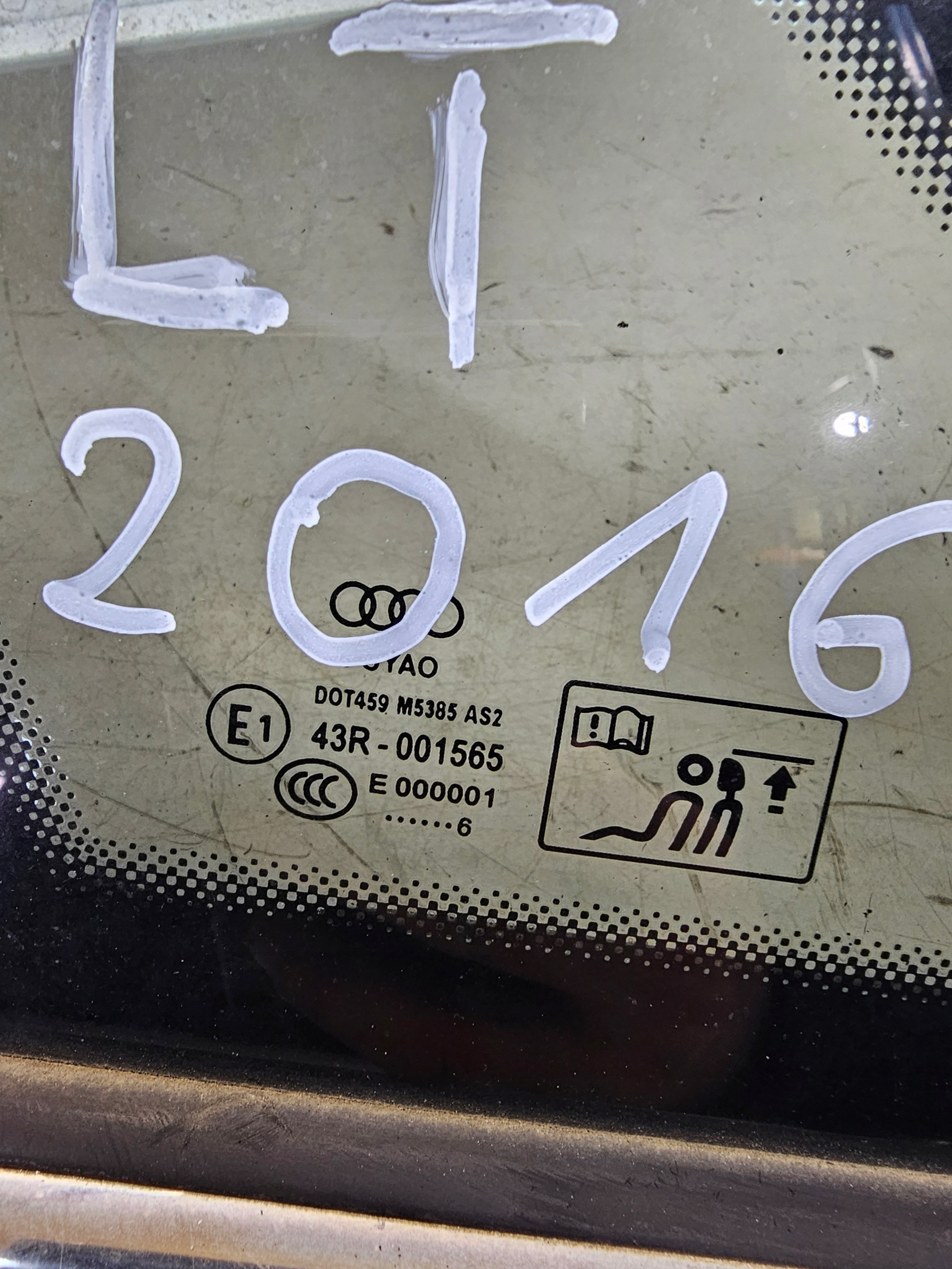 window bodywork left rear part AUDI A4 B9 sedan 8W5845298D 2016R