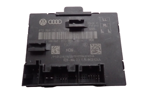 /P2/082 - AUDI A5 8T драйвер модуль двері 8T0959795Q