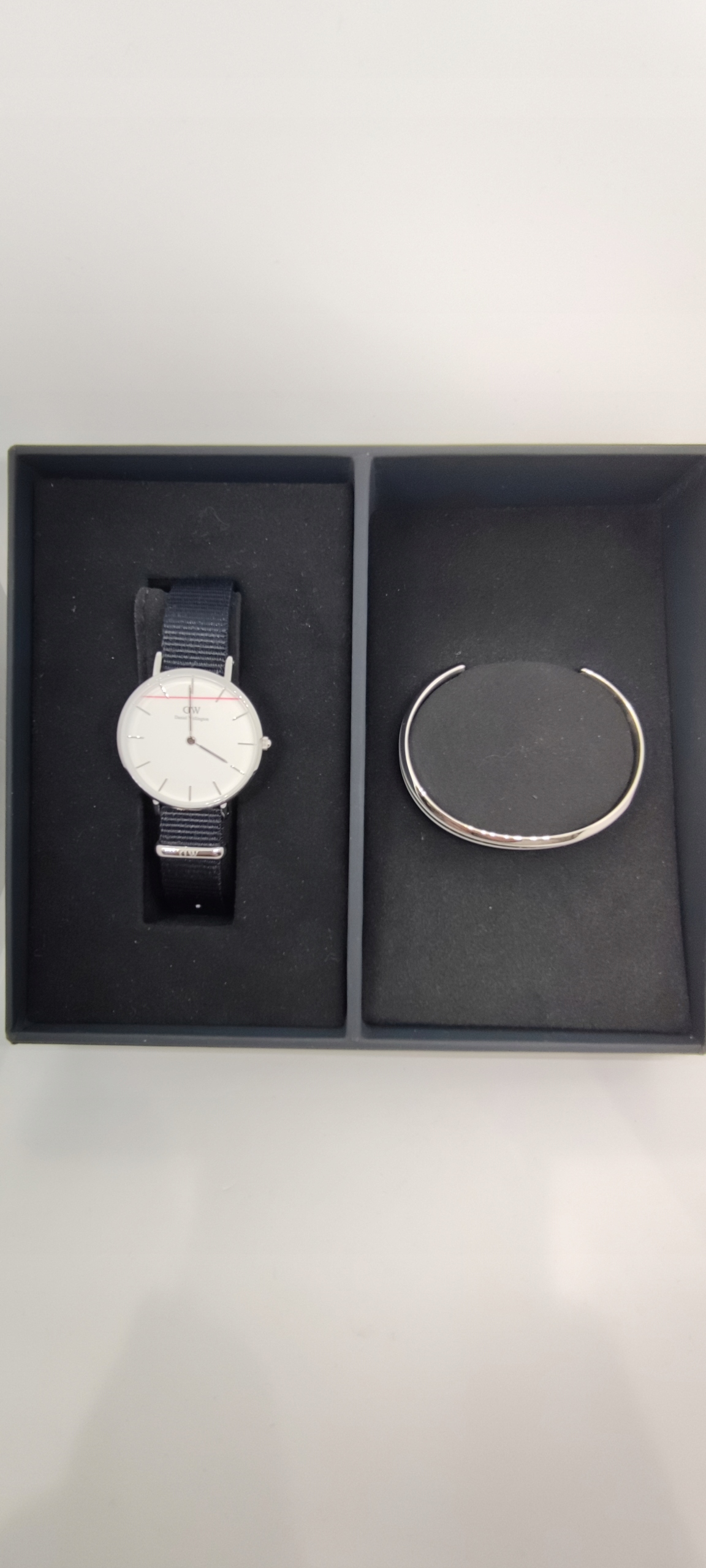 Dámské hodinky Daniel Wellington Classic Petite Cornwall 32 DW-DW00100254