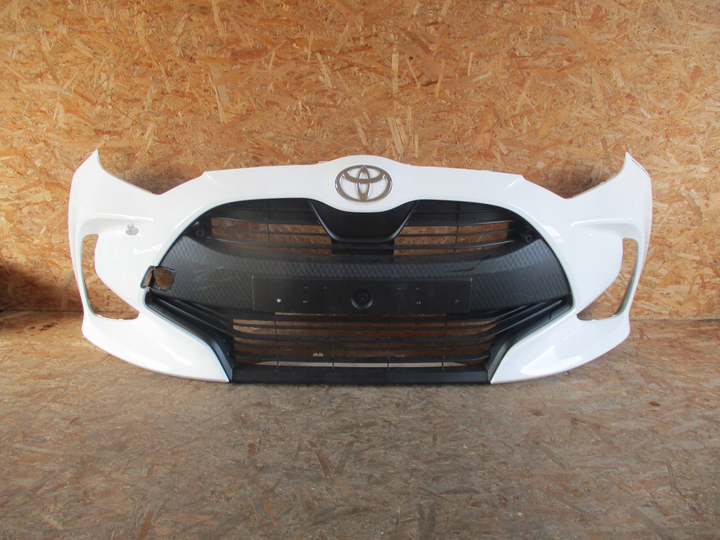 nárazník předek přední TOYOTA YARIS IV