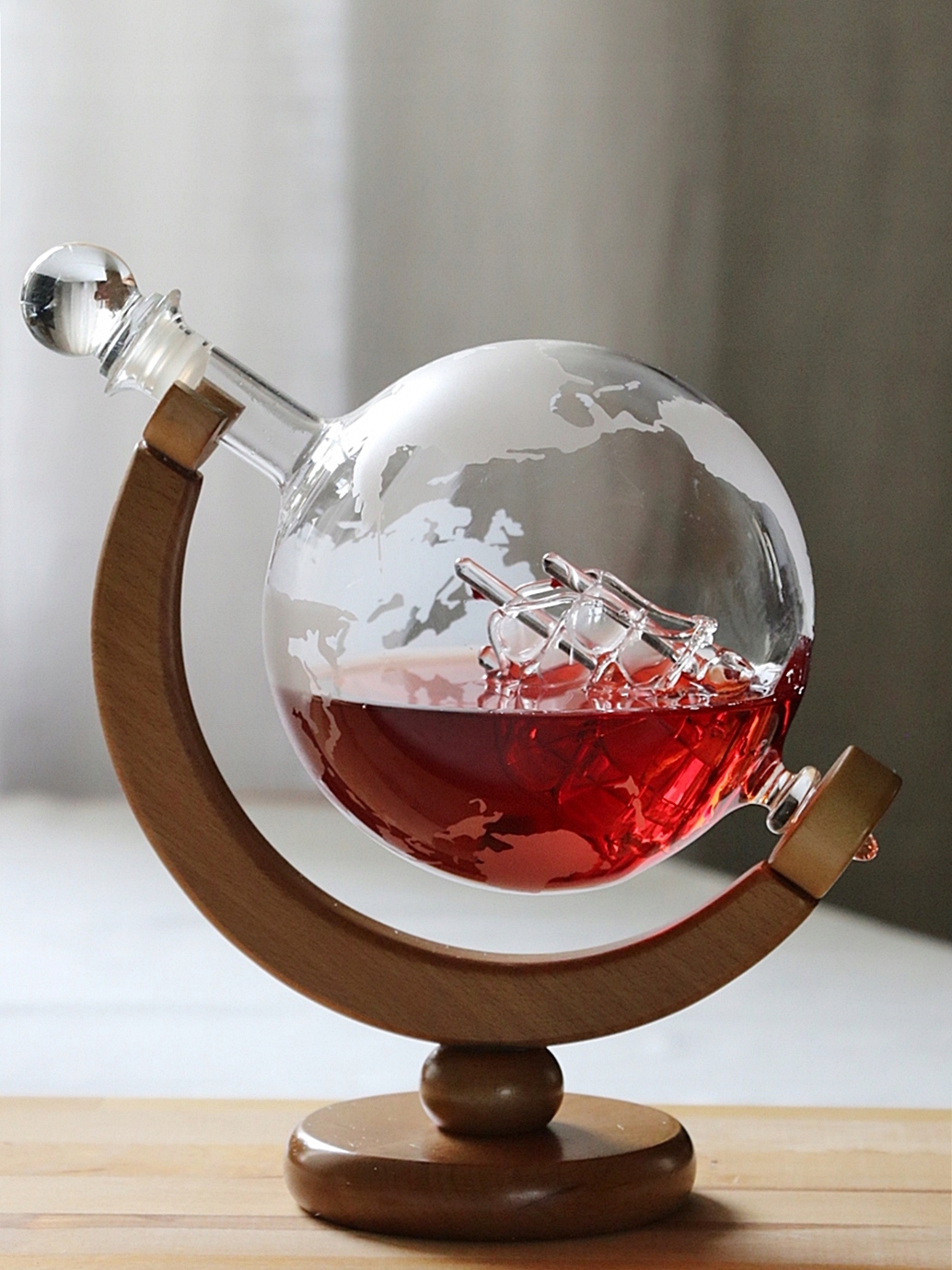 KARAFKA GLOBUS na whisky wino + drewniany stojak EAN (GTIN) 5907696070483